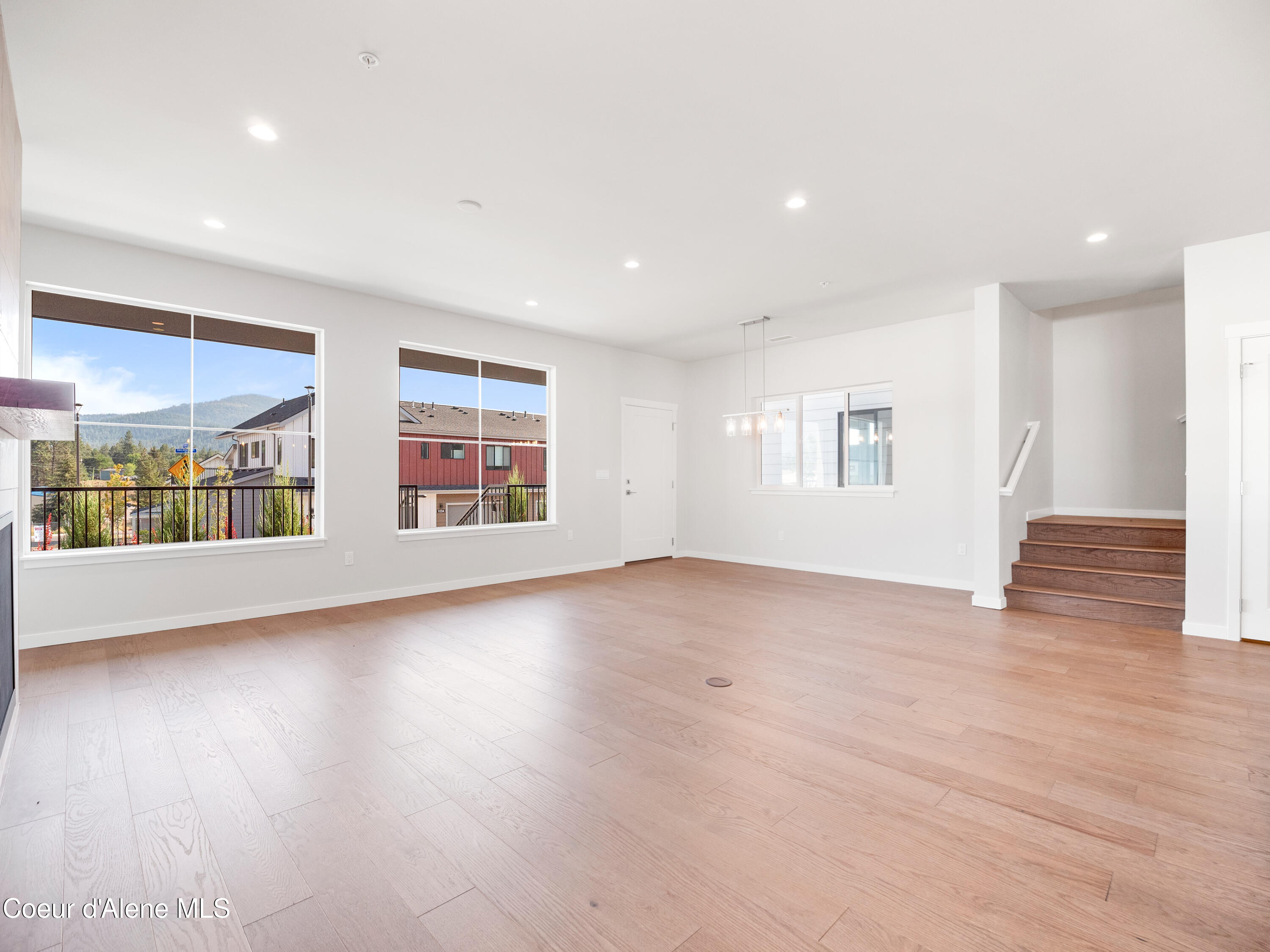 1037 E RAILROAD AVENUE