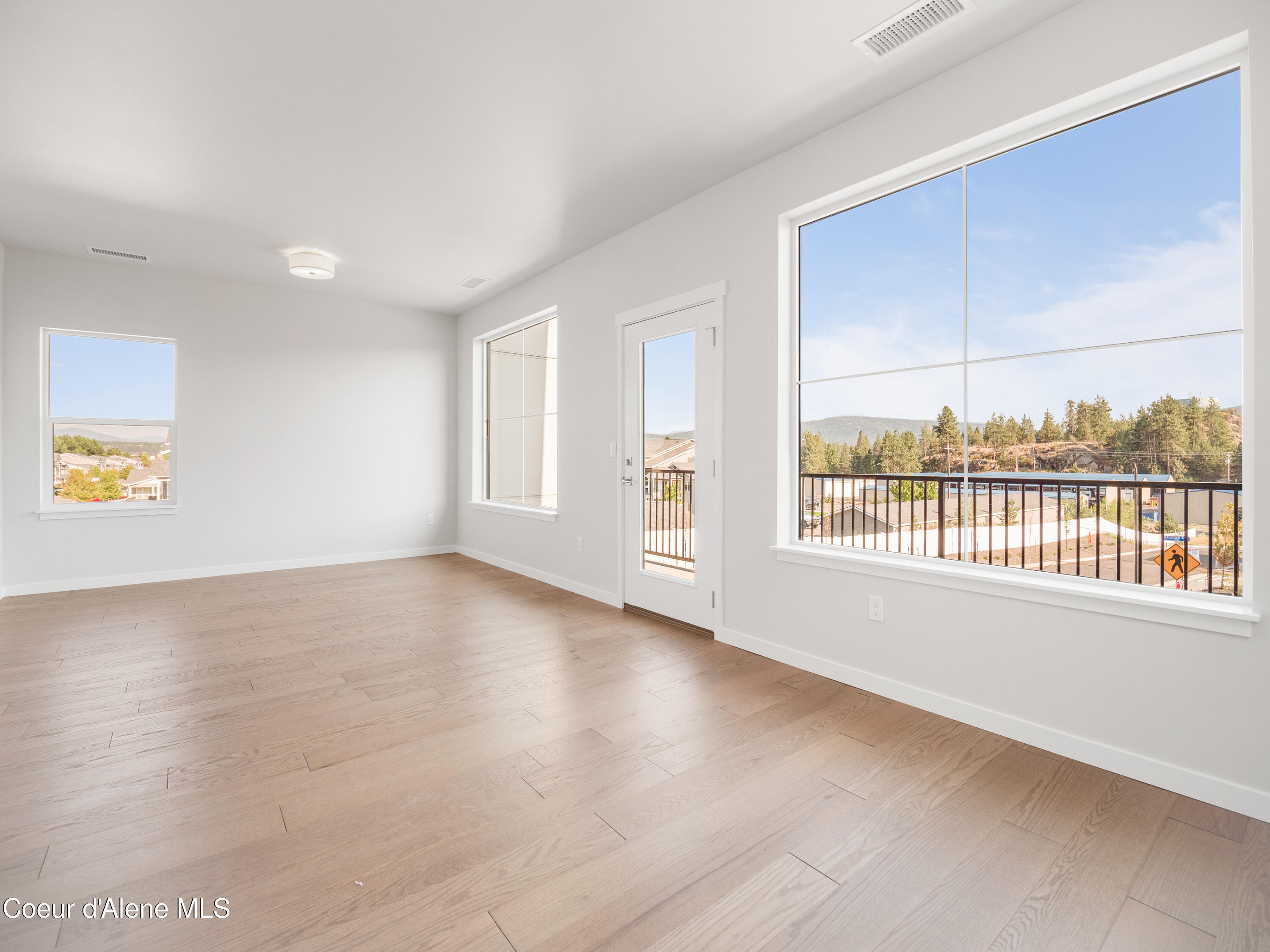 1037 E RAILROAD AVENUE