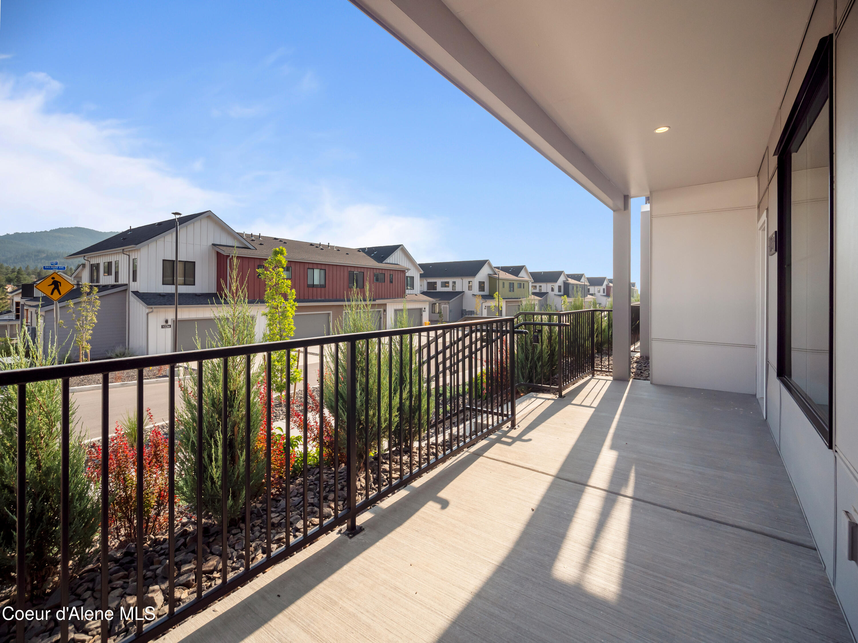 1037 E RAILROAD AVENUE