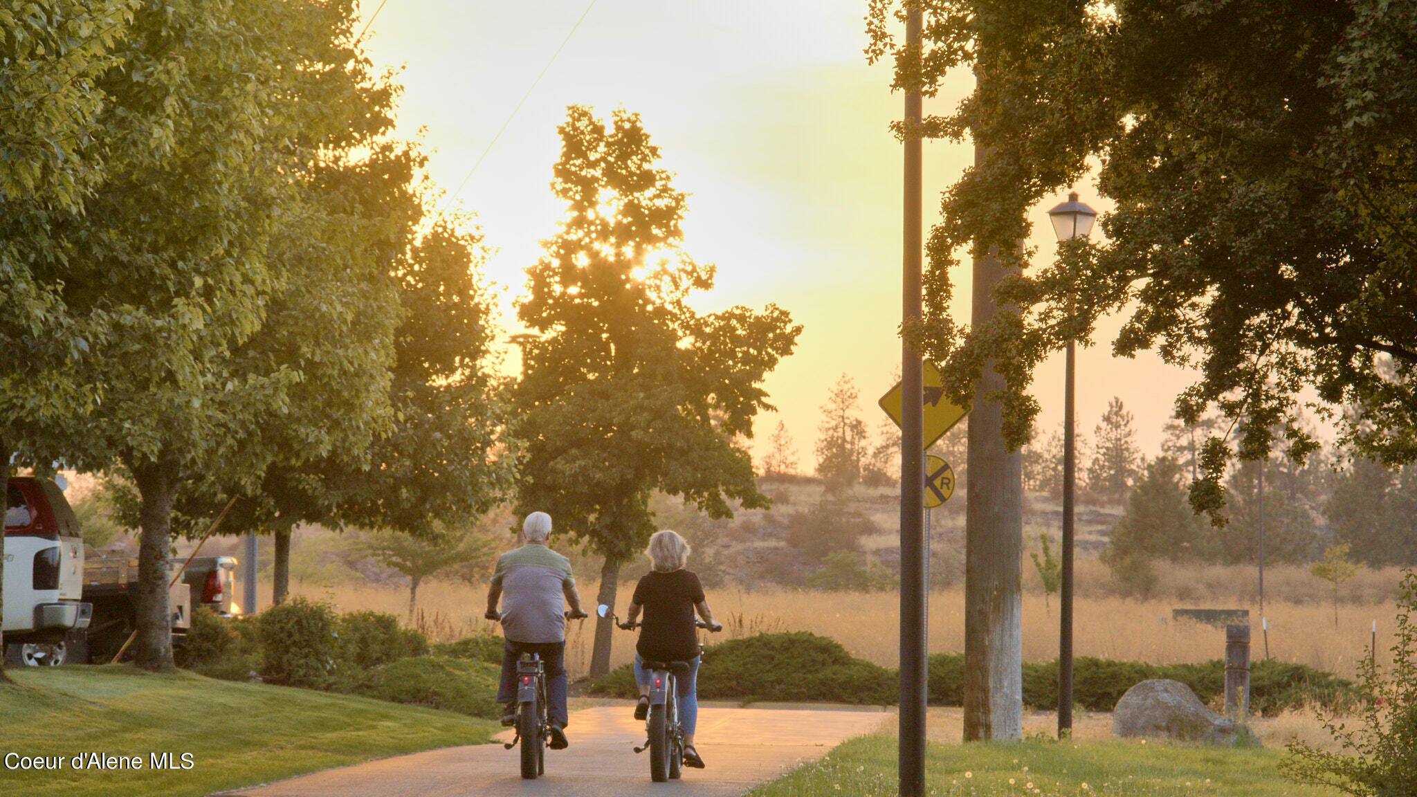 1037 E RAILROAD AVENUE