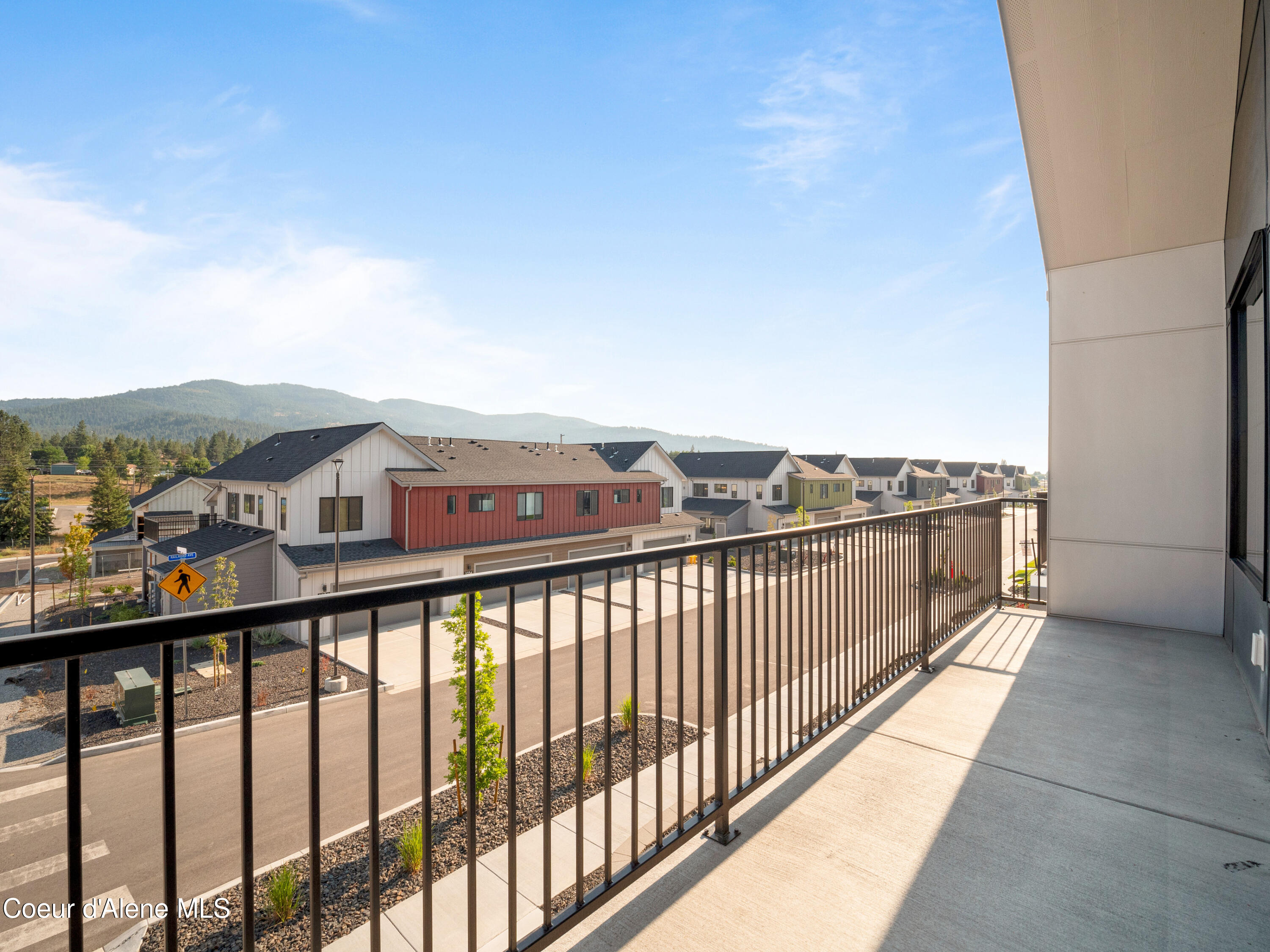 1037 E RAILROAD AVENUE