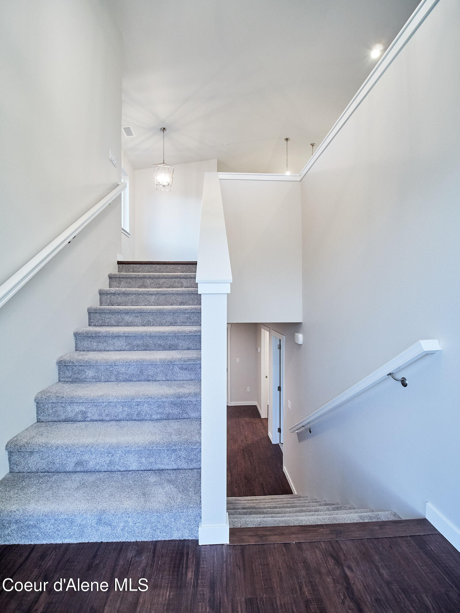 962 E Railroad Ave