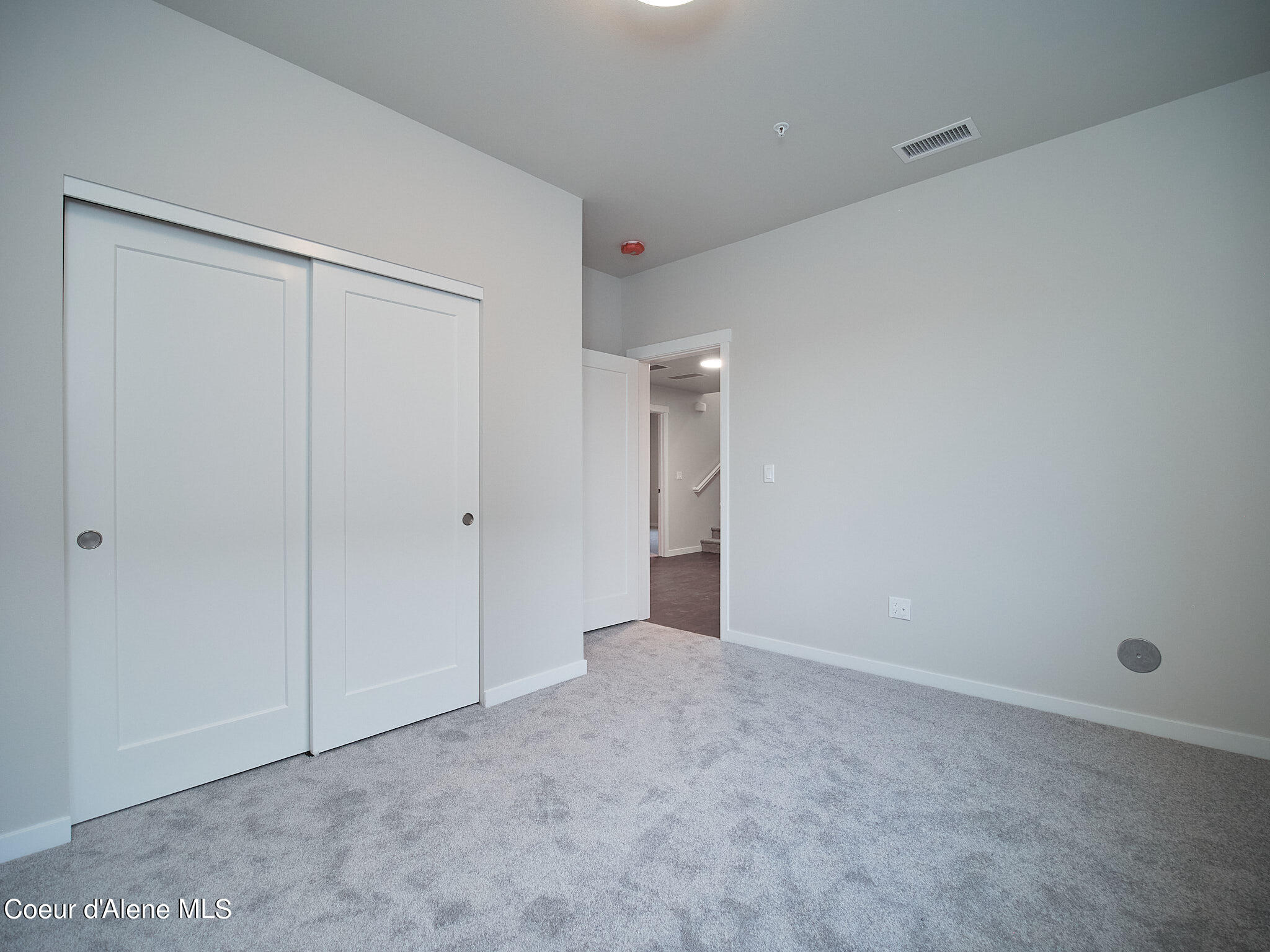962 E Railroad Ave