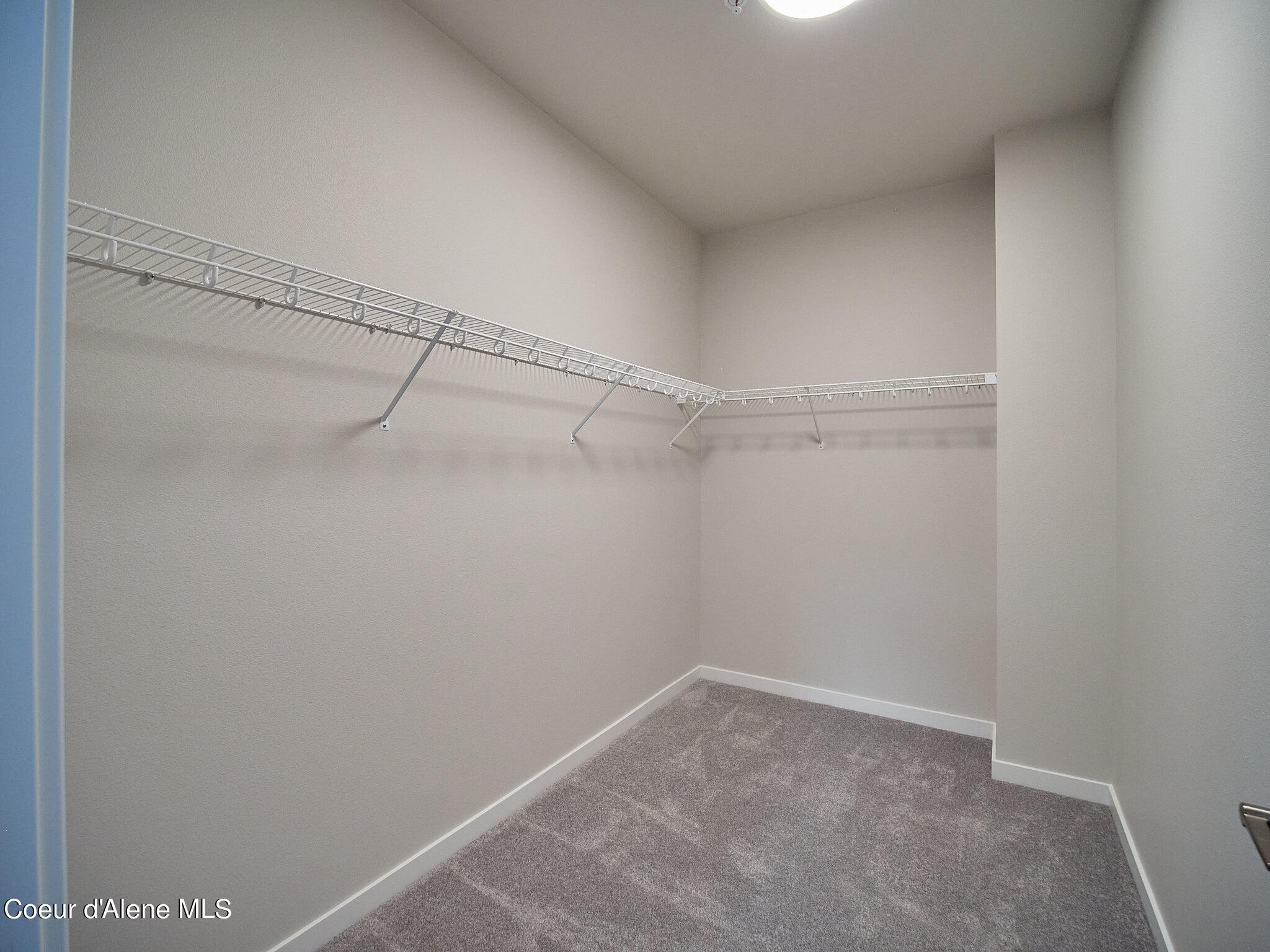 962 E Railroad Ave