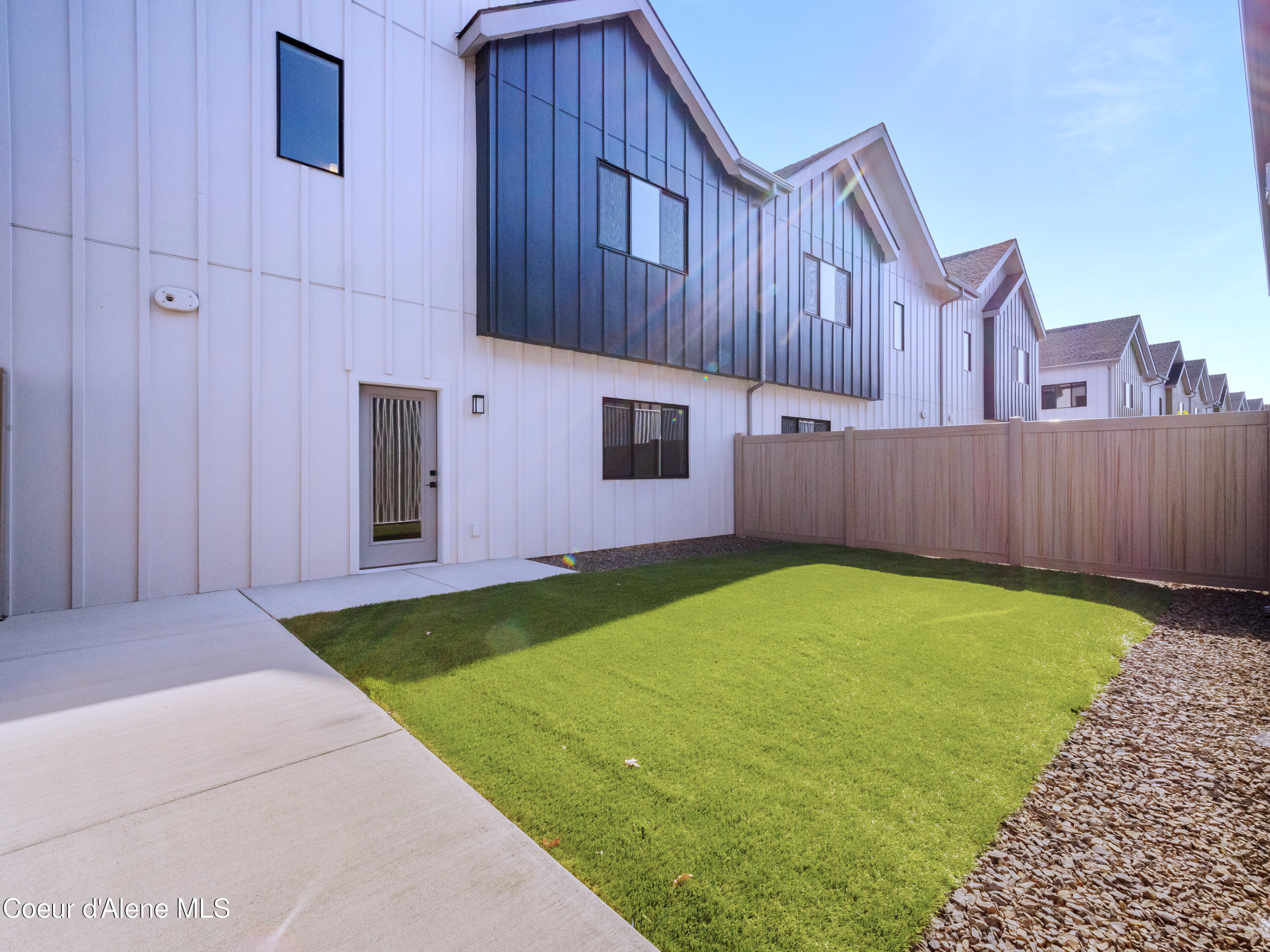 1035 E RAILROAD AVE