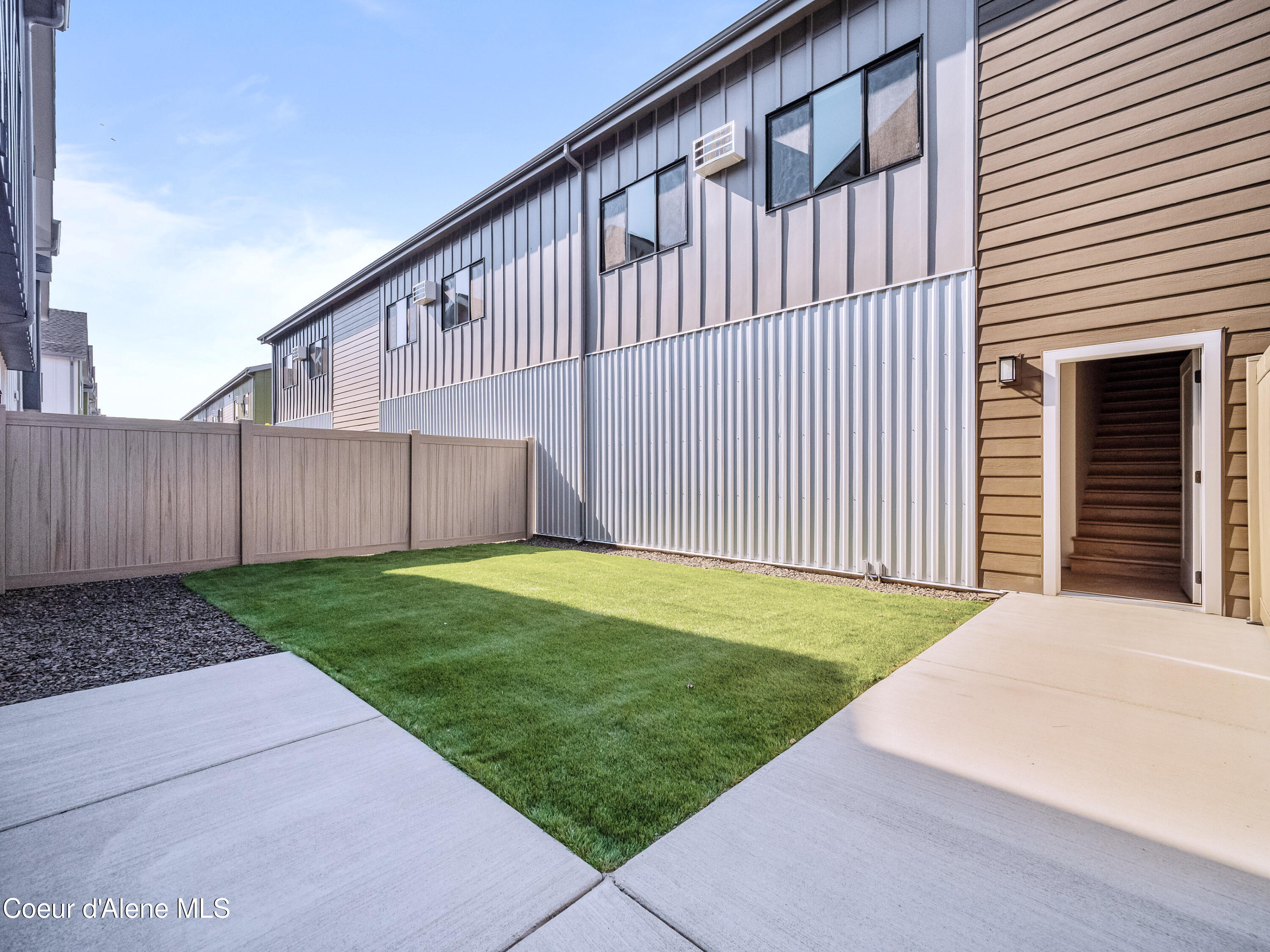 1035 E RAILROAD AVE