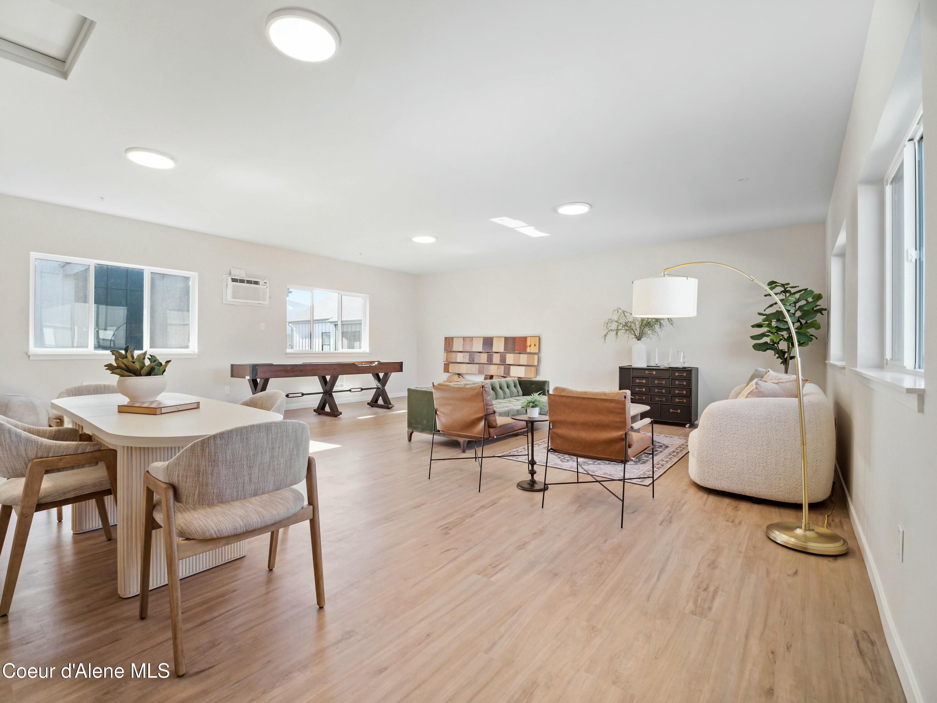 1031 E RAILROAD AVE