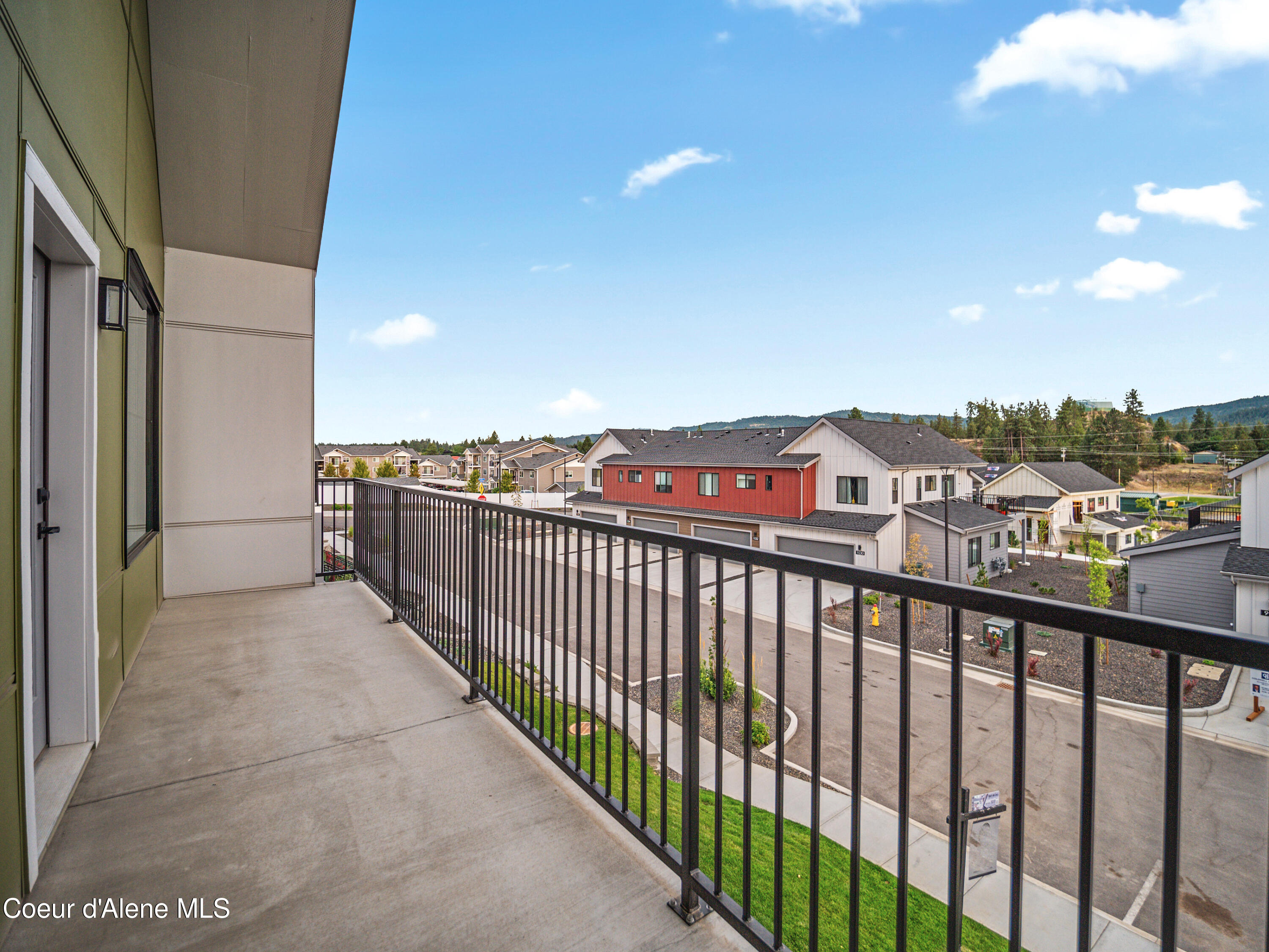 997 E RAILROAD AVE
