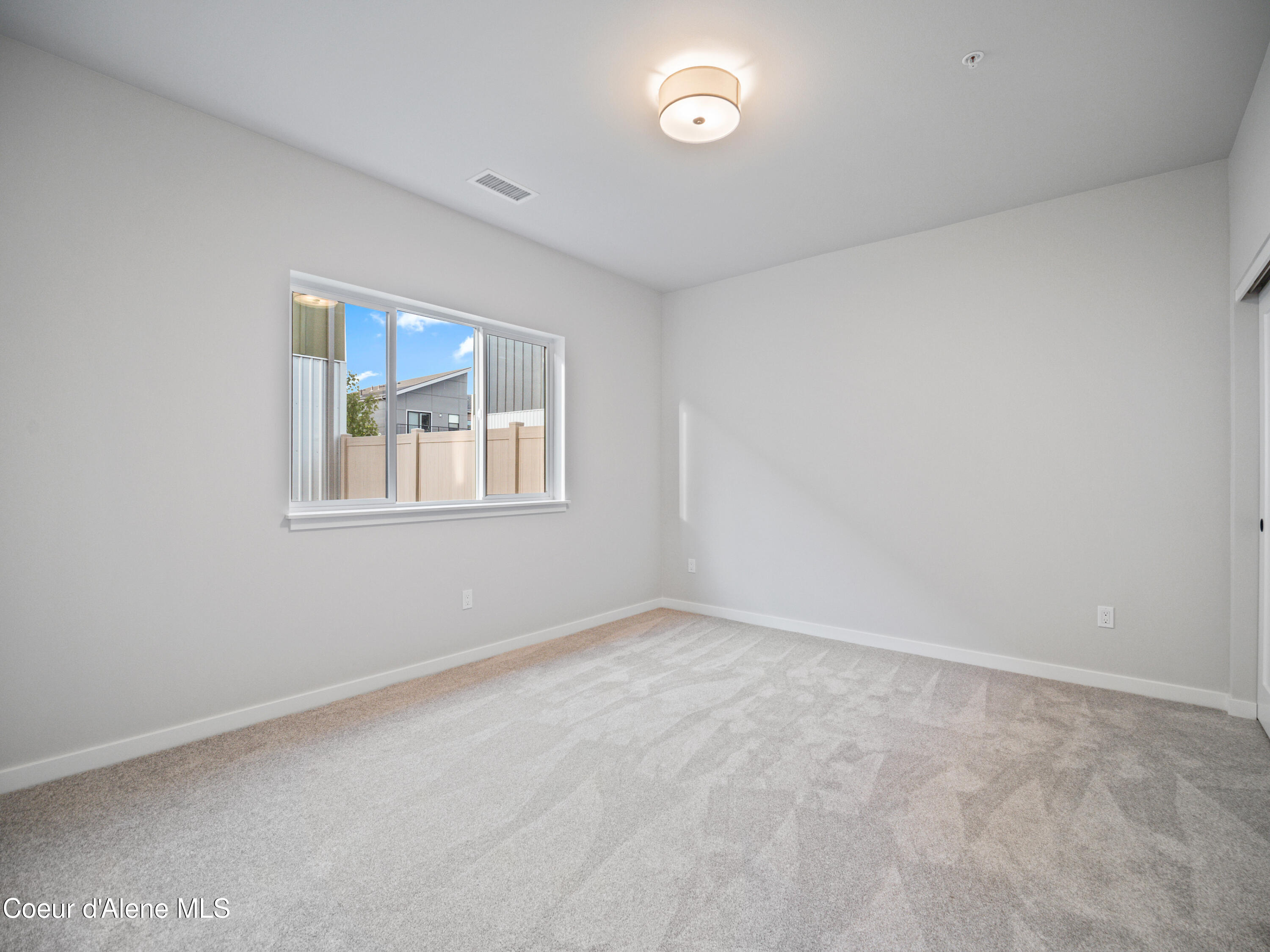 997 E RAILROAD AVE