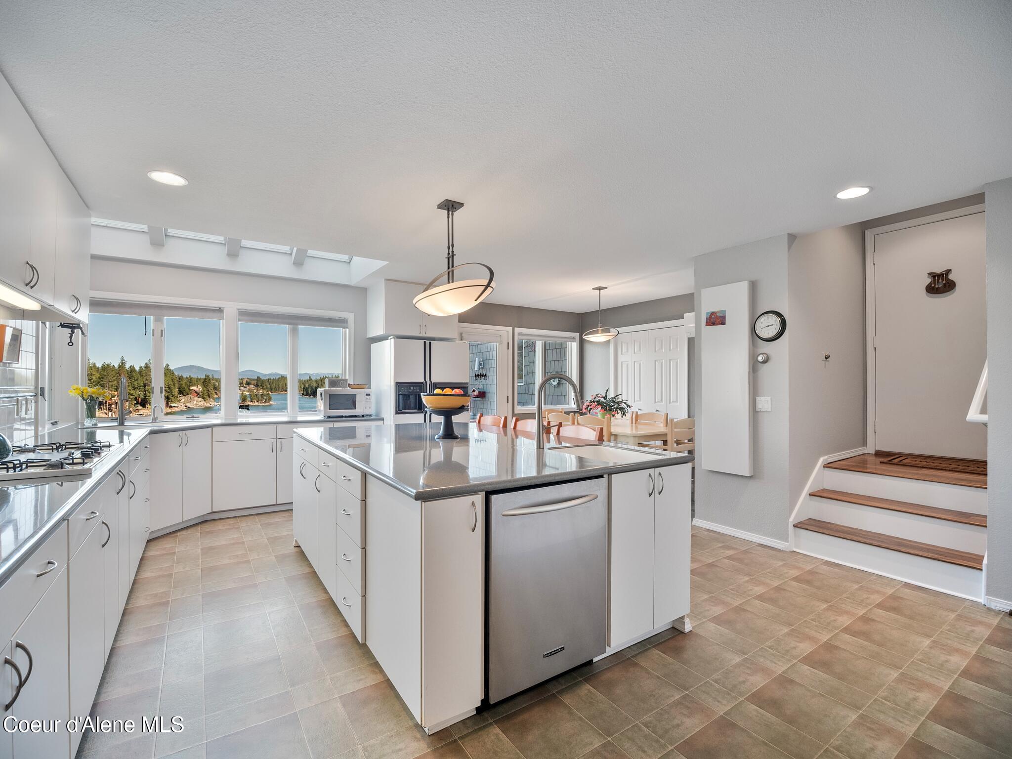 255 S THERESA TERRACE DR