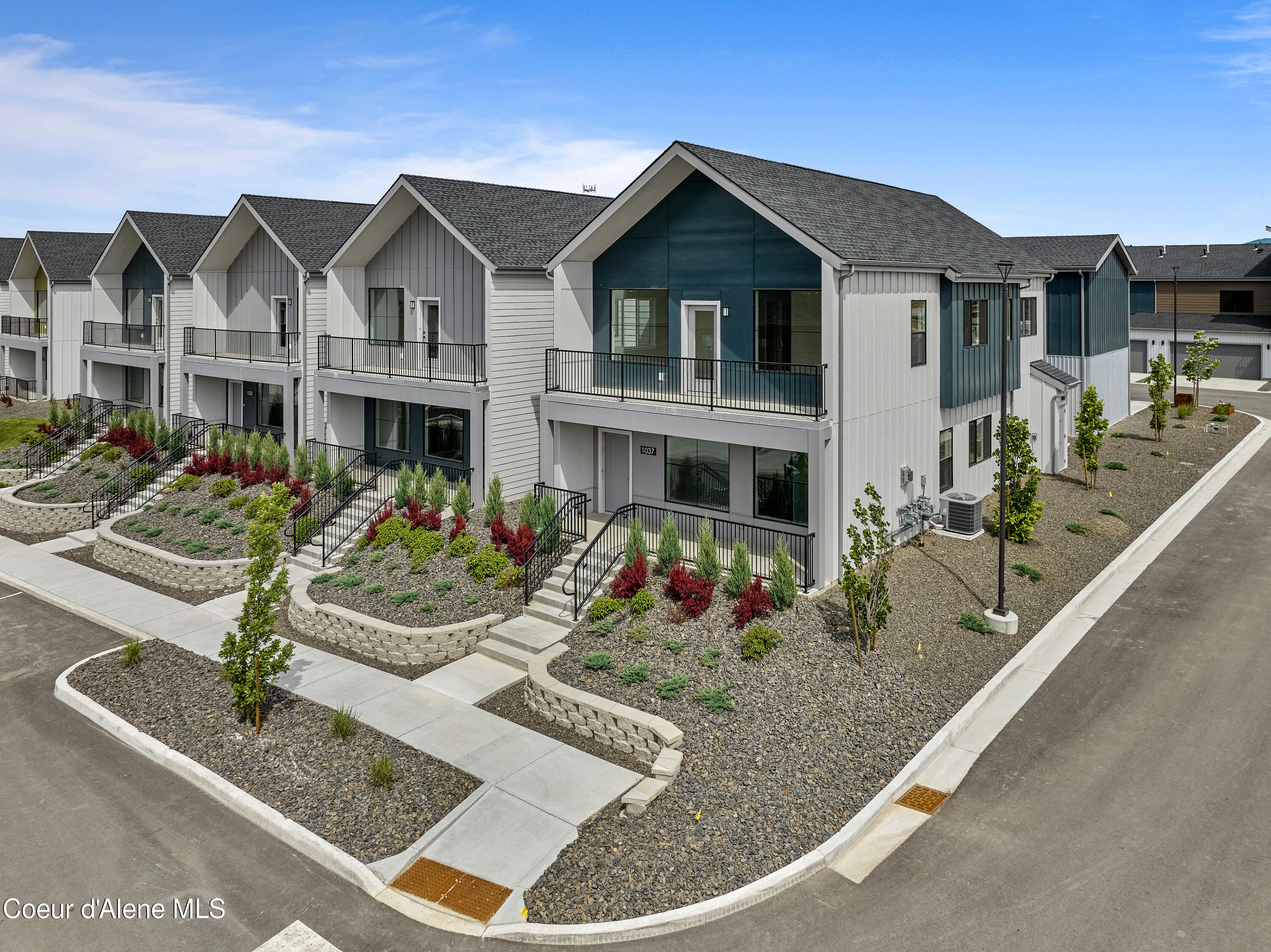 1037 E RAILROAD AVENUE