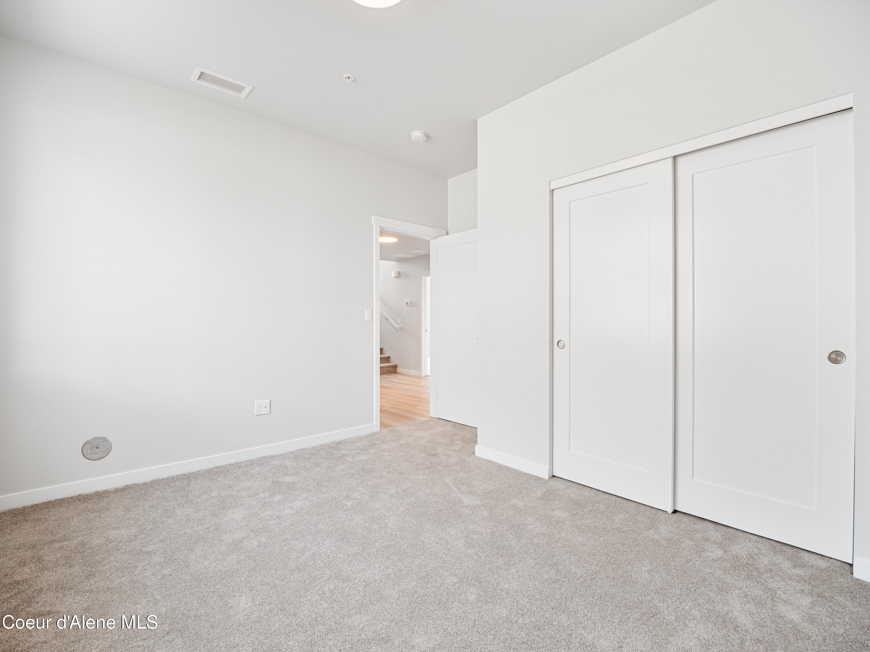 1229 E MILLWORX LOOP