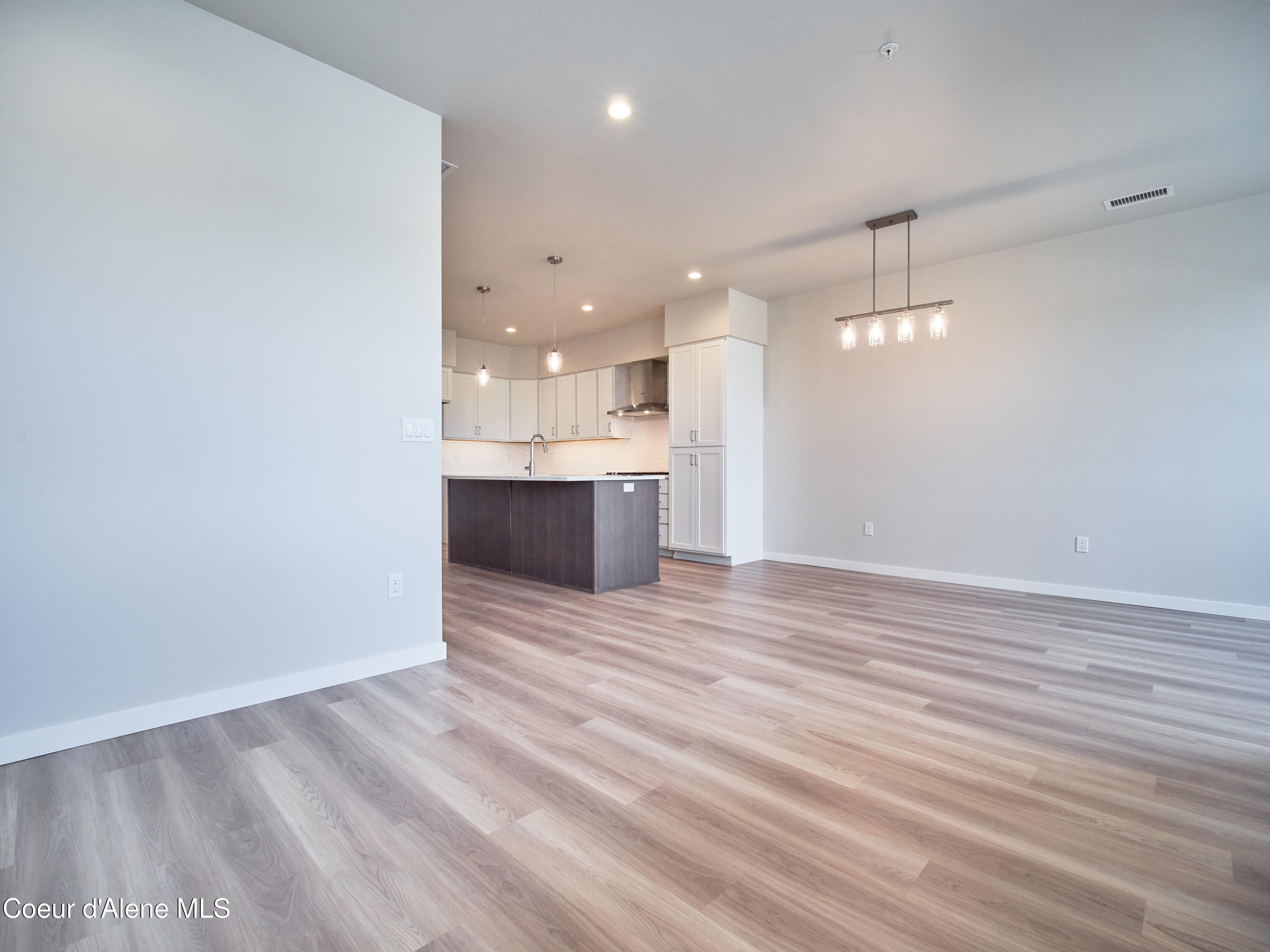 1042 E 4TH AVE