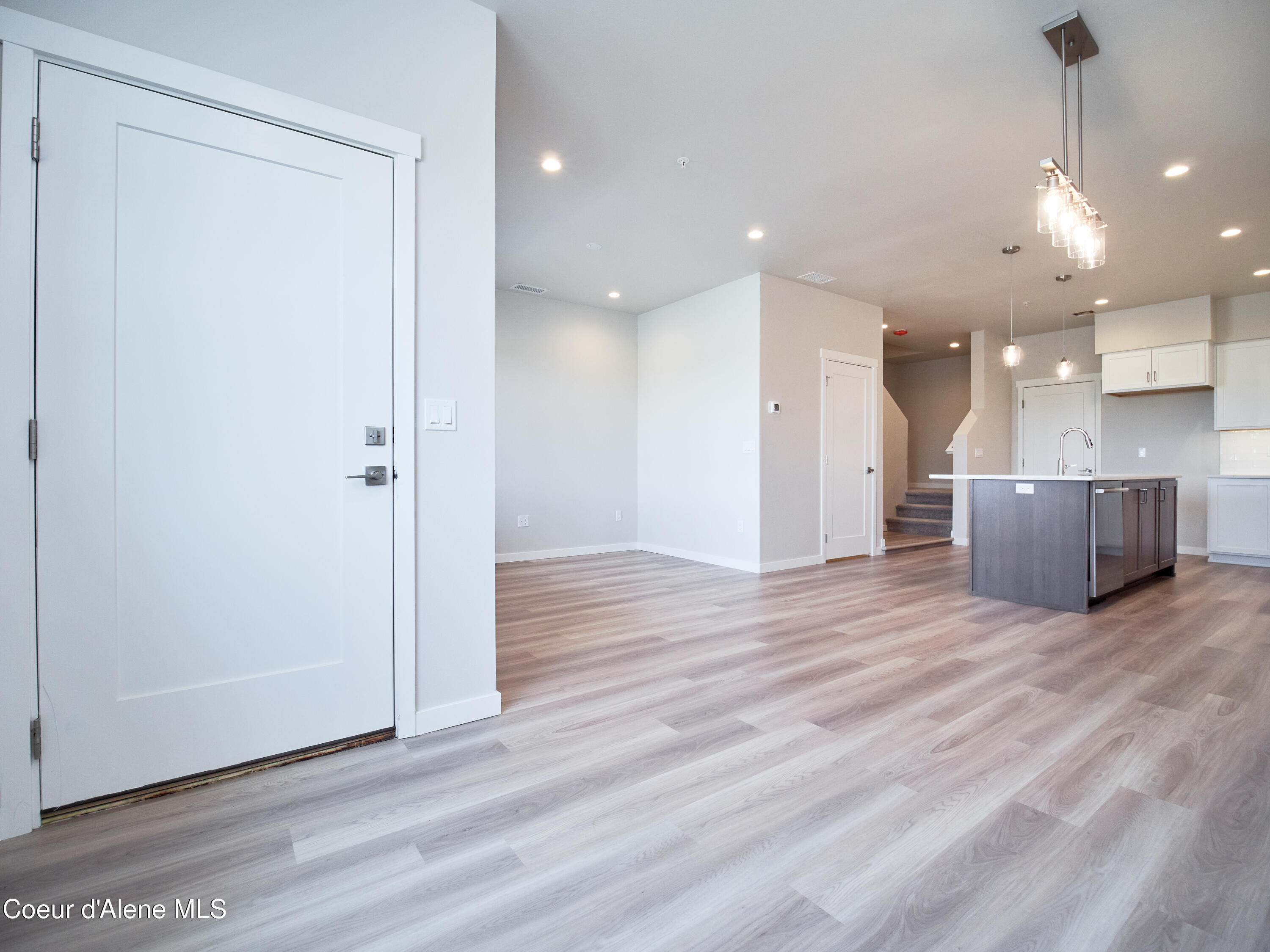 1042 E 4TH AVE