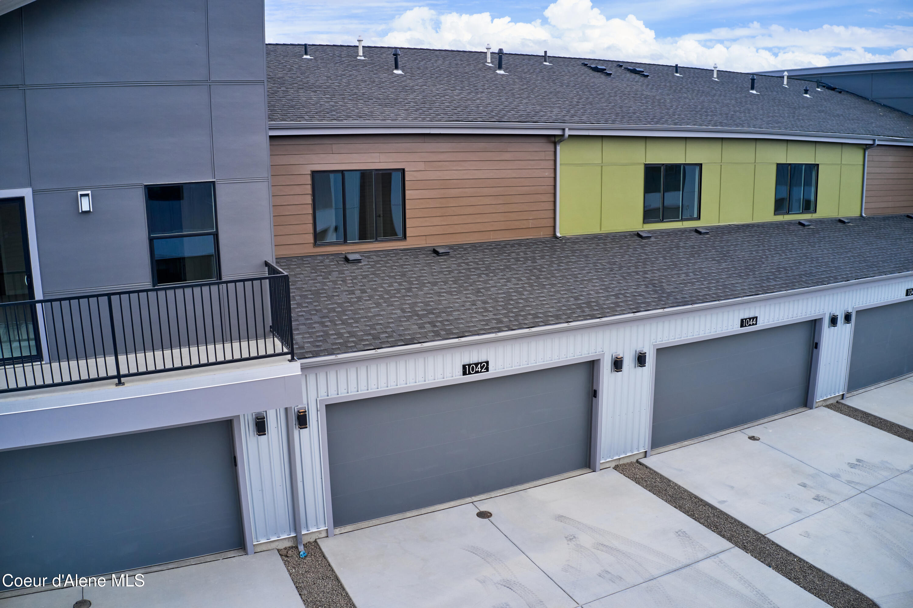 1042 E 4TH AVE