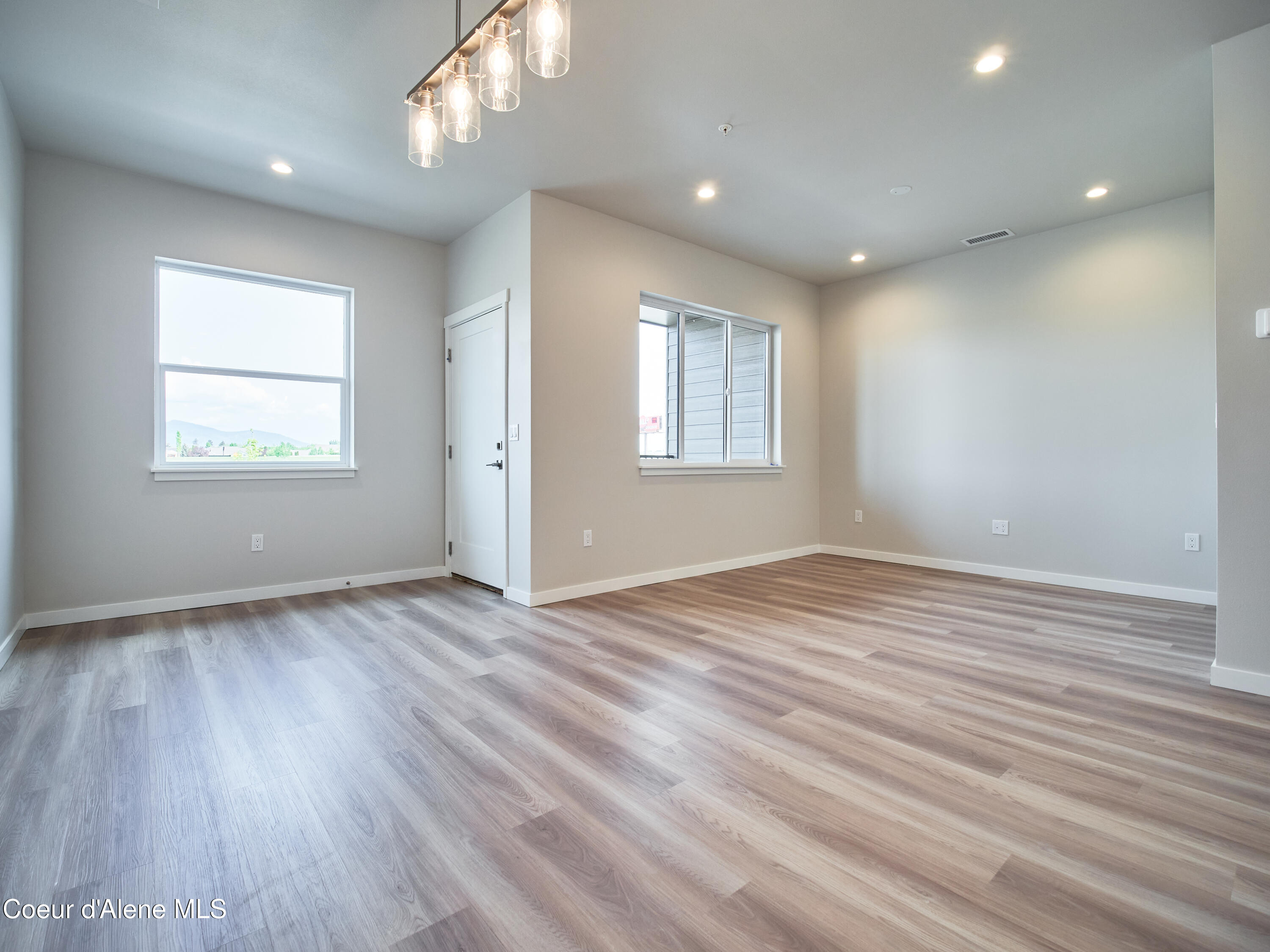 1042 E 4TH AVE