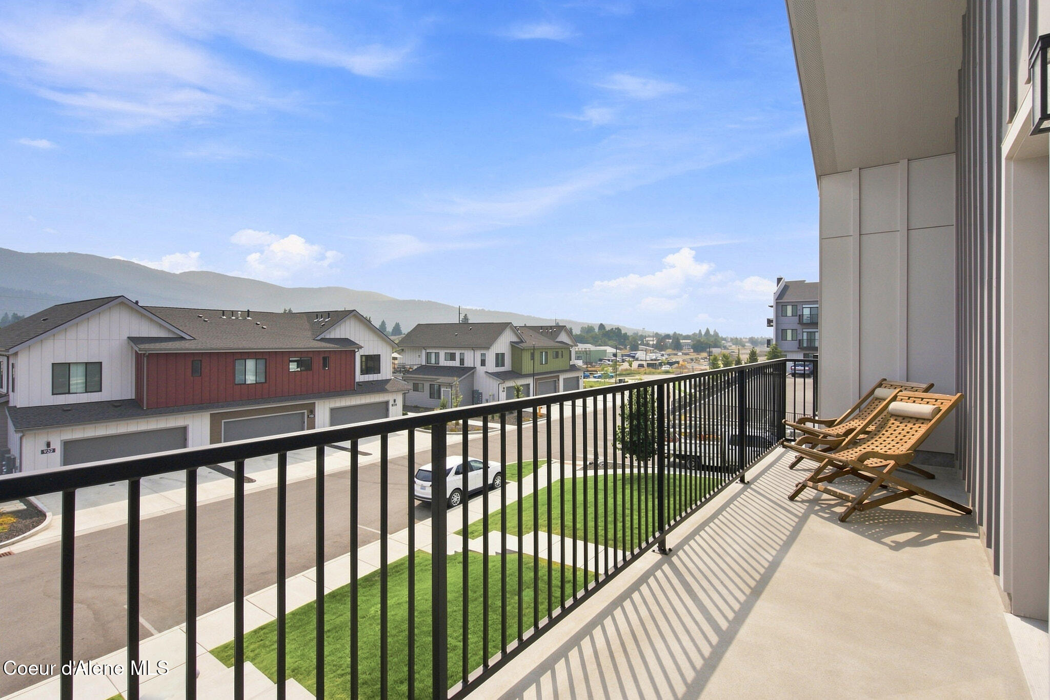 953 E RAILROAD AVE