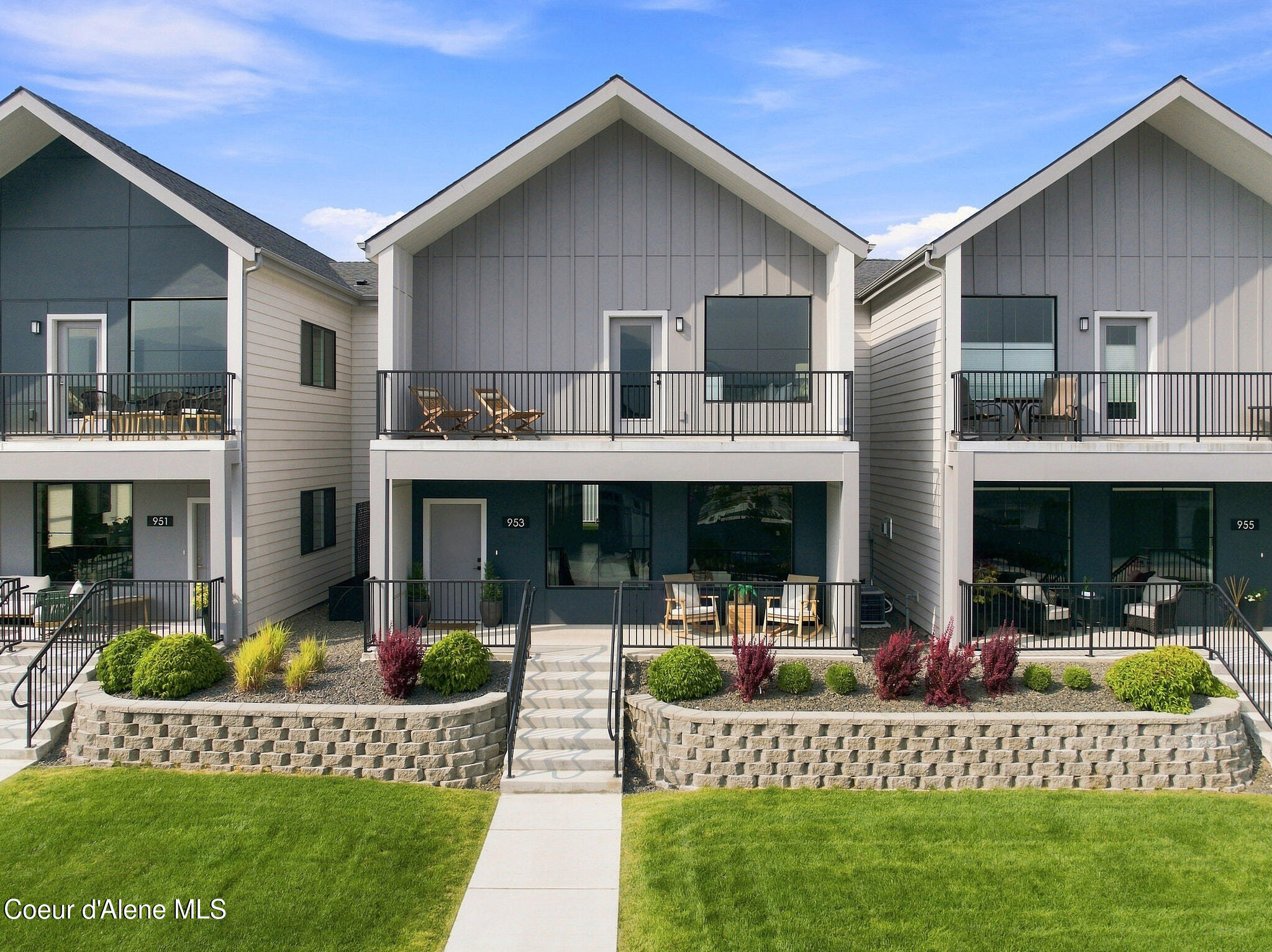 953 E RAILROAD AVE
