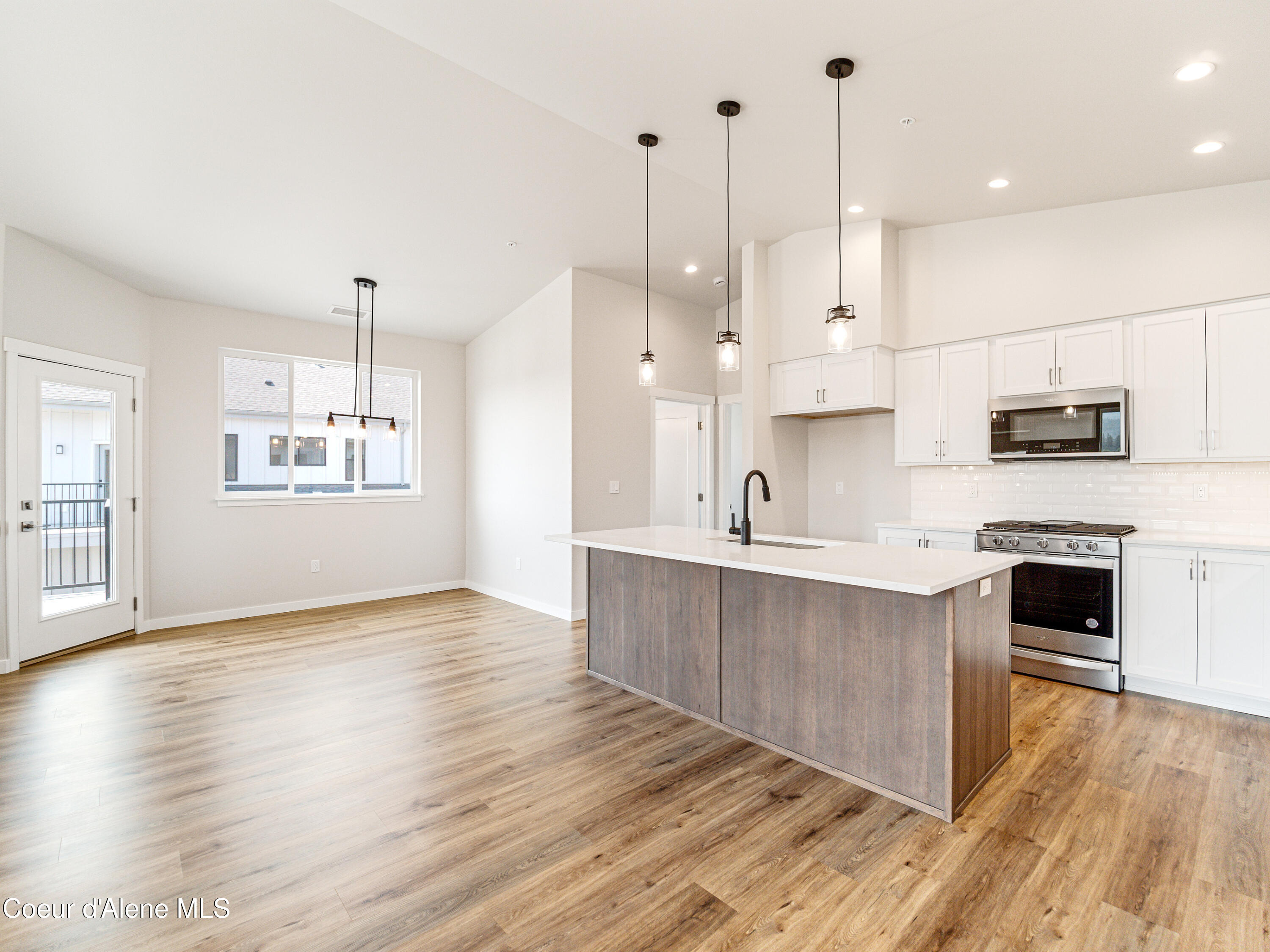 1223 E MILLWORX LOOP