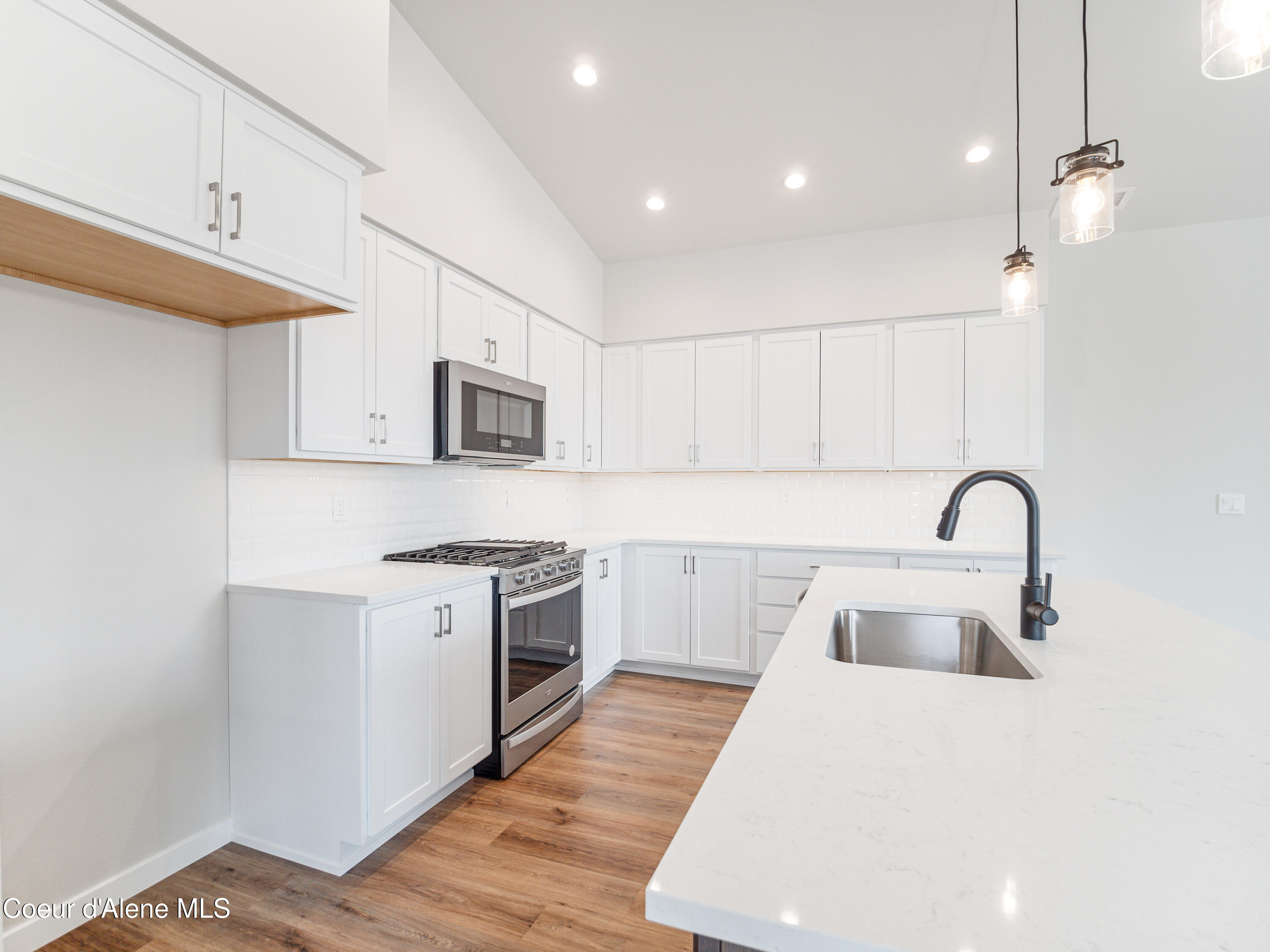 1223 E MILLWORX LOOP
