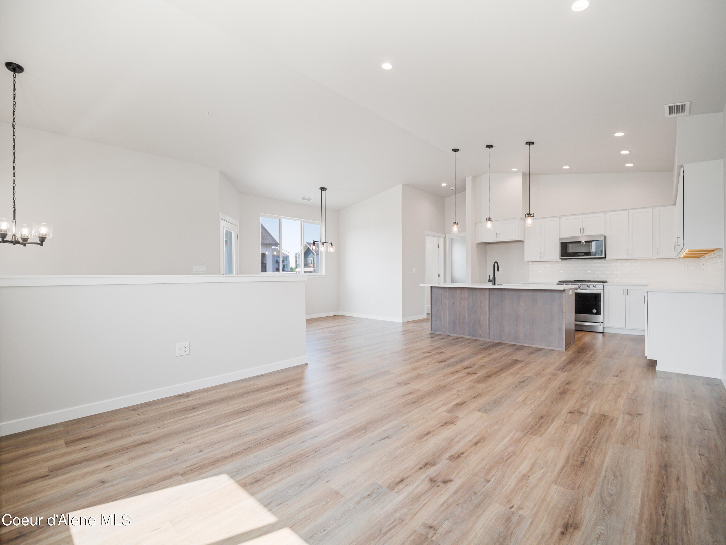 1223 E MILLWORX LOOP