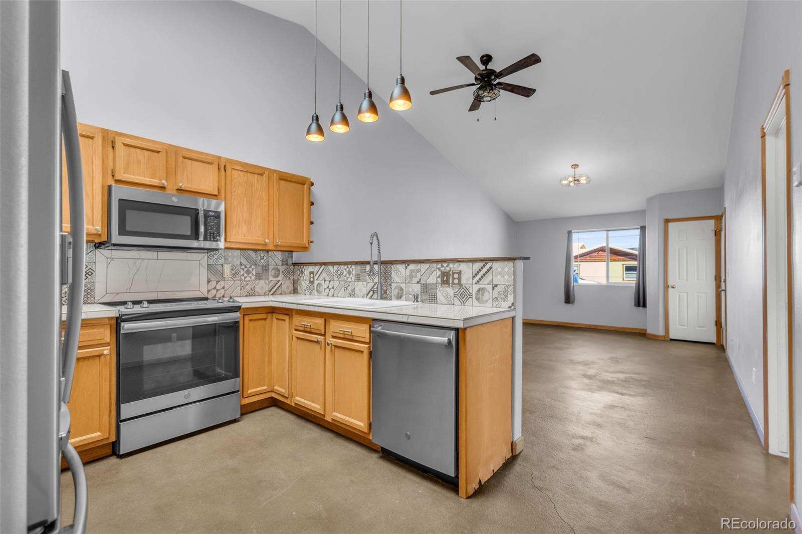 614 Palmer Street Unit: 4