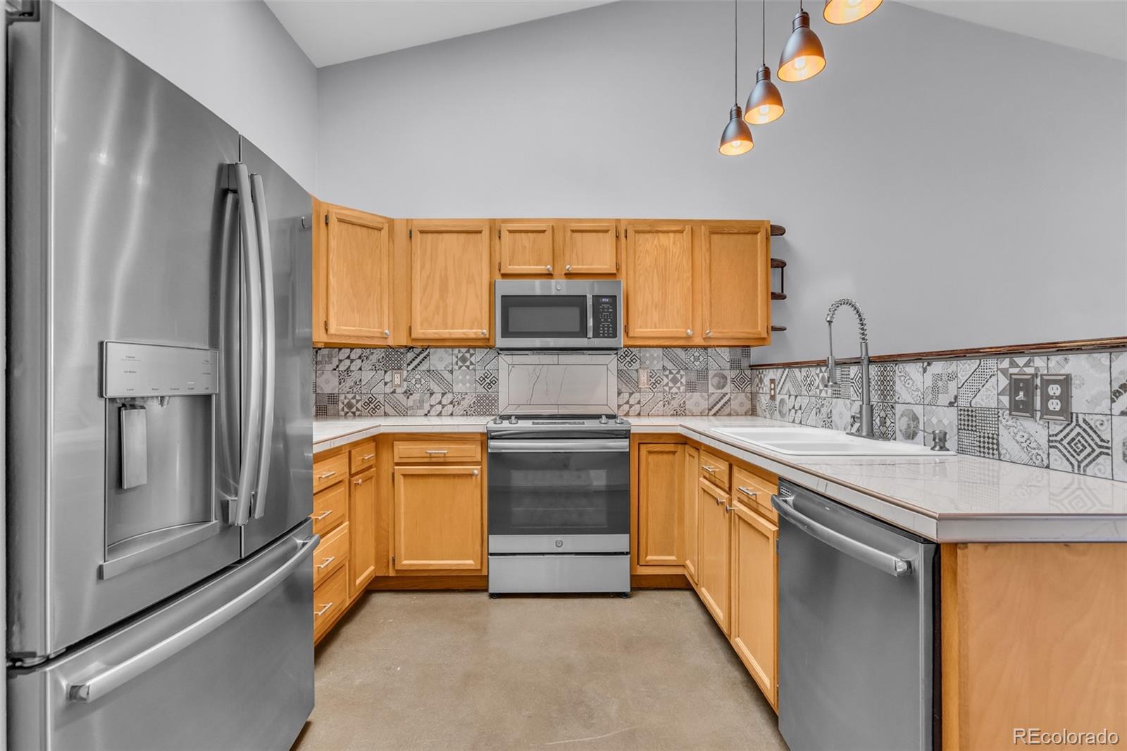 614 Palmer Street Unit: 4