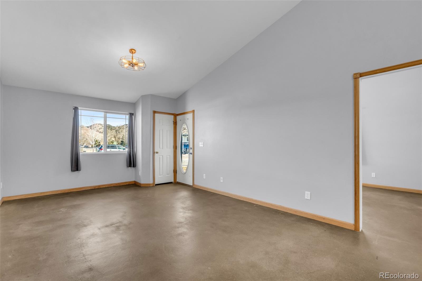 614 Palmer Street Unit: 4