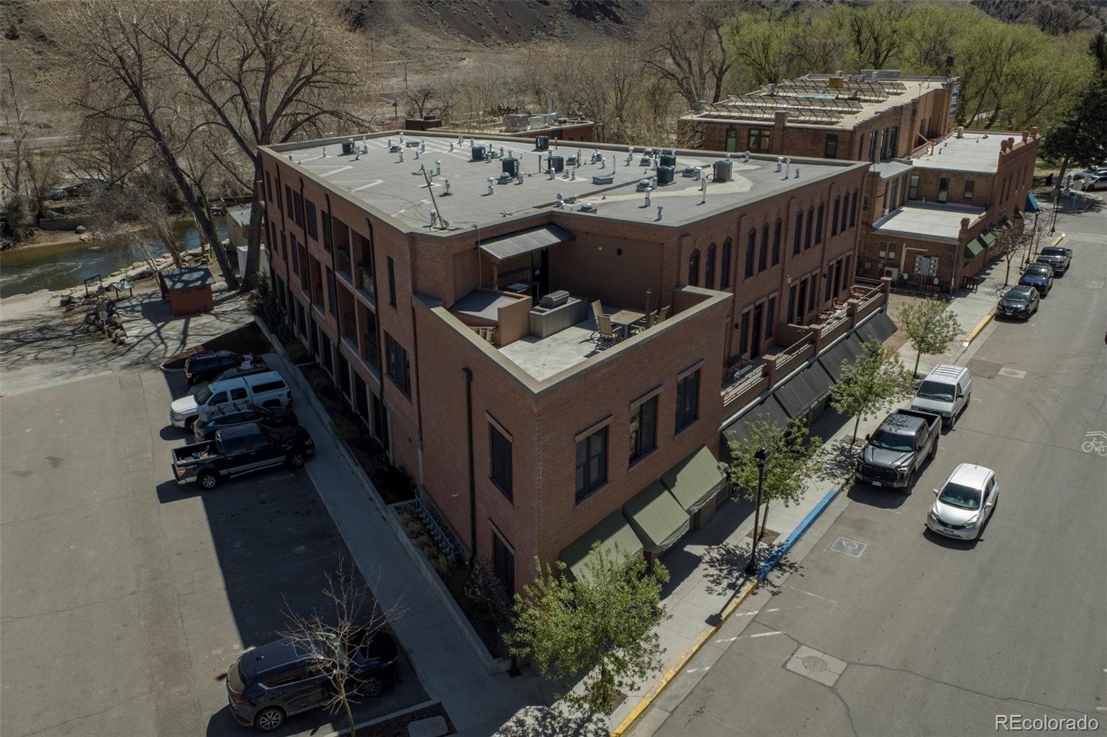 130 W Sackett Avenue Unit: K