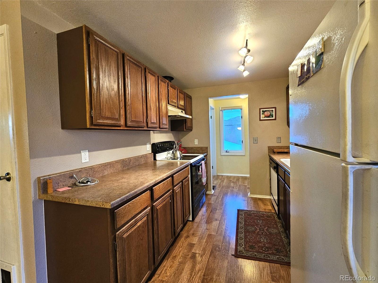 348 W Grand Avenue