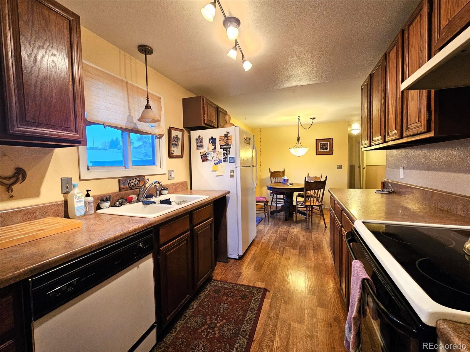 348 W Grand Avenue