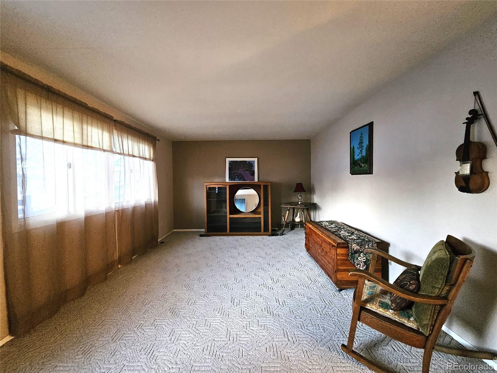 348 W Grand Avenue