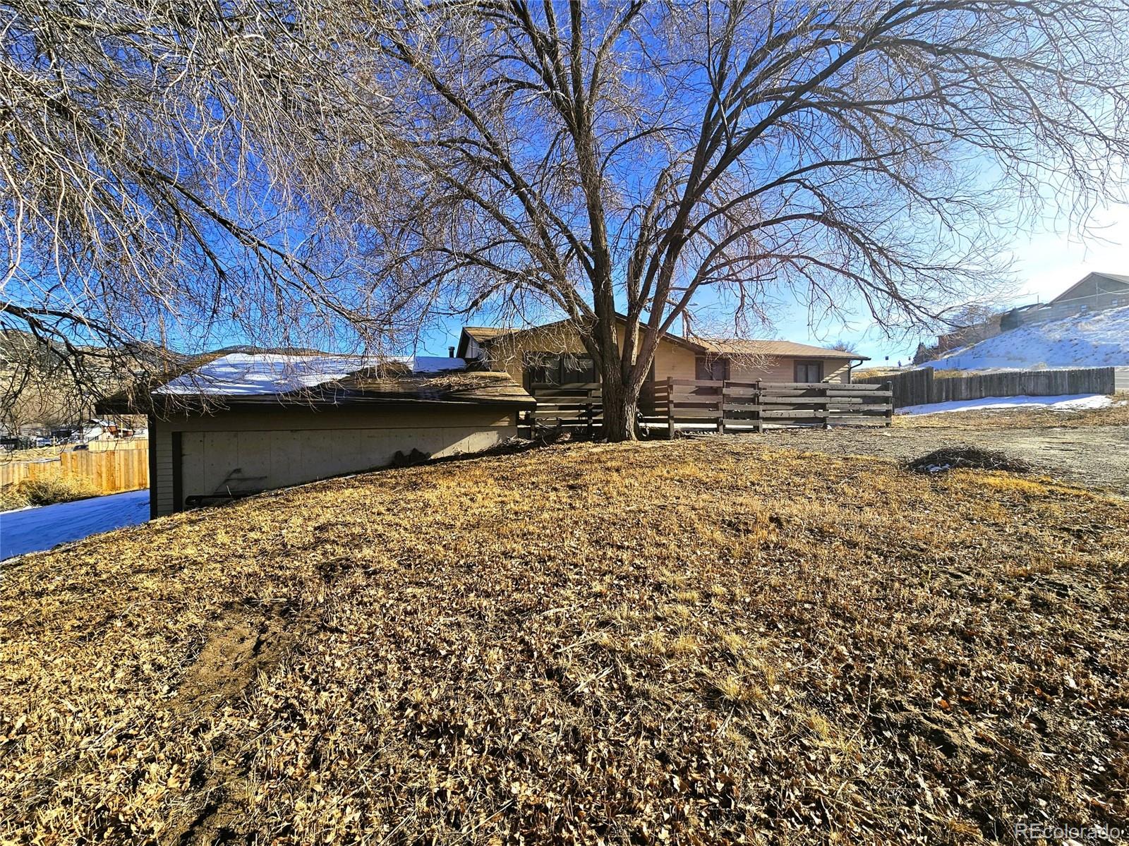 348 W Grand Avenue