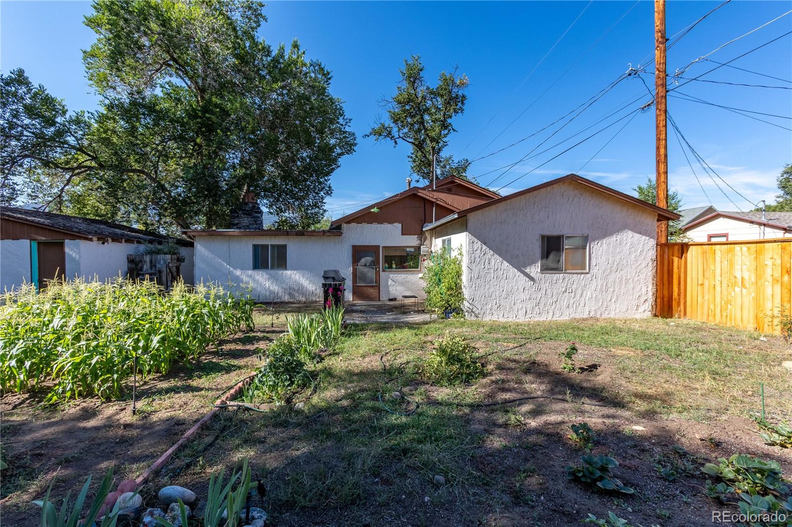 420 W 10th Street