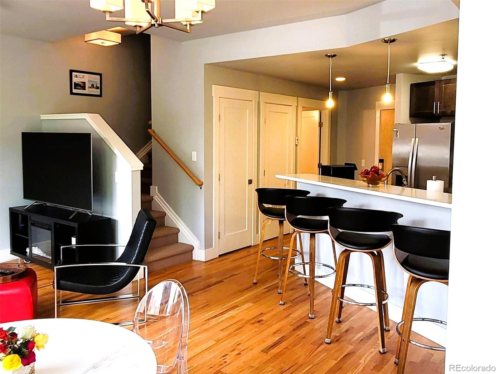 130 W Sackett Avenue Unit: L