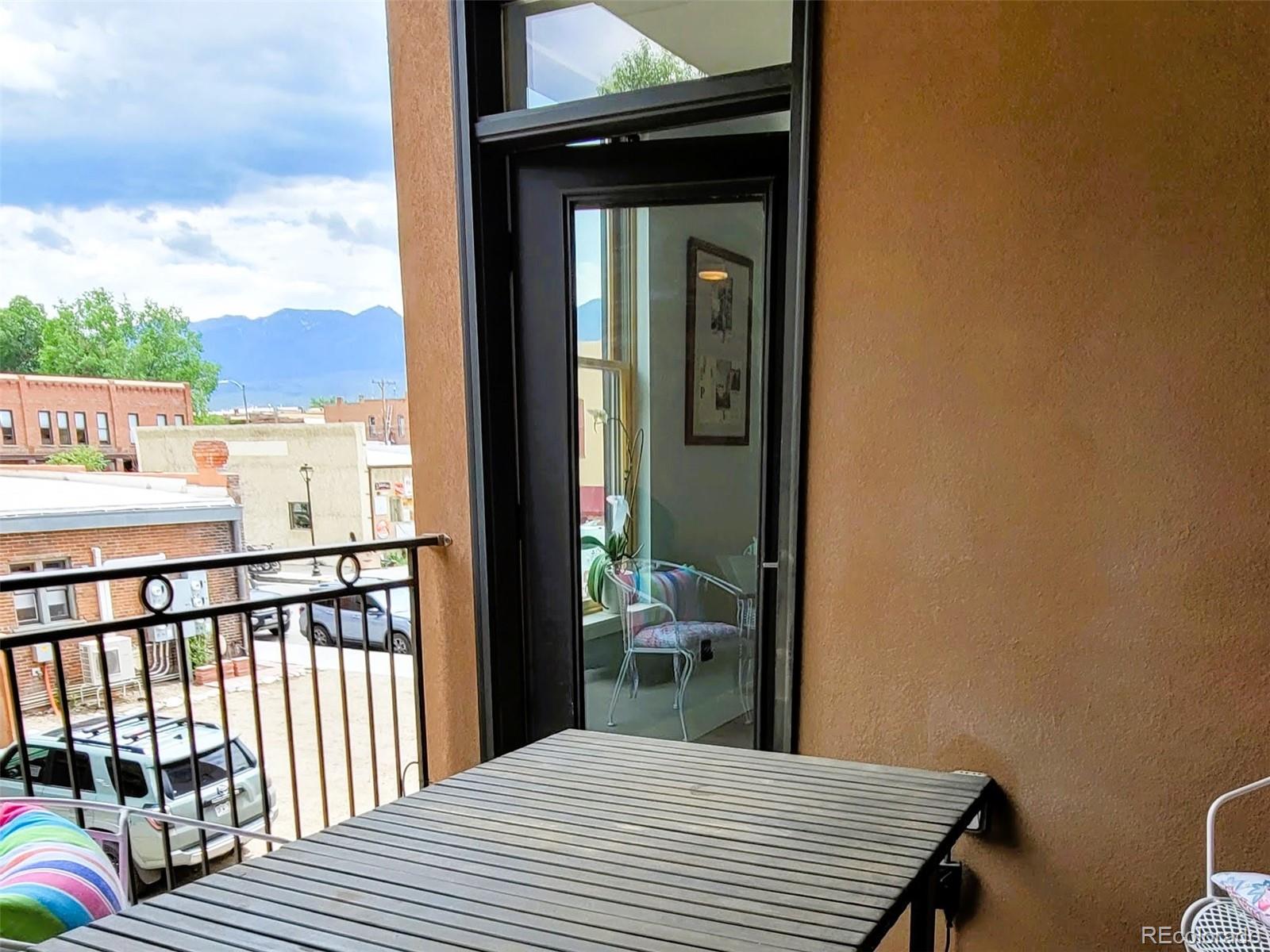130 W Sackett Avenue Unit: L