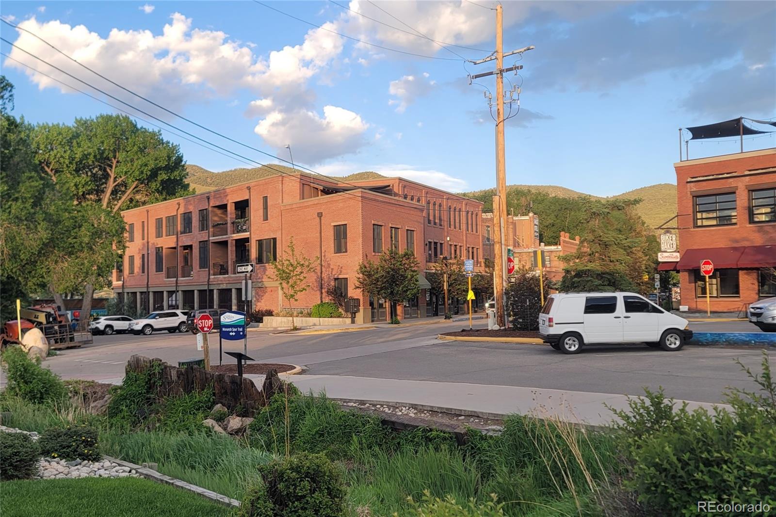 130 W Sackett Avenue Unit: L