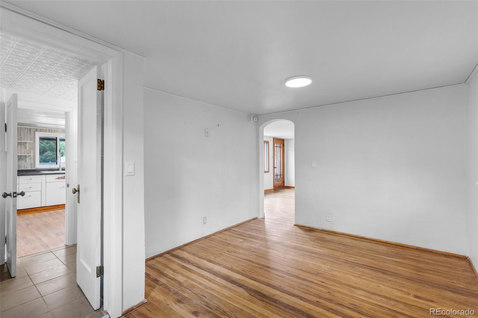 548 E 3rd Street