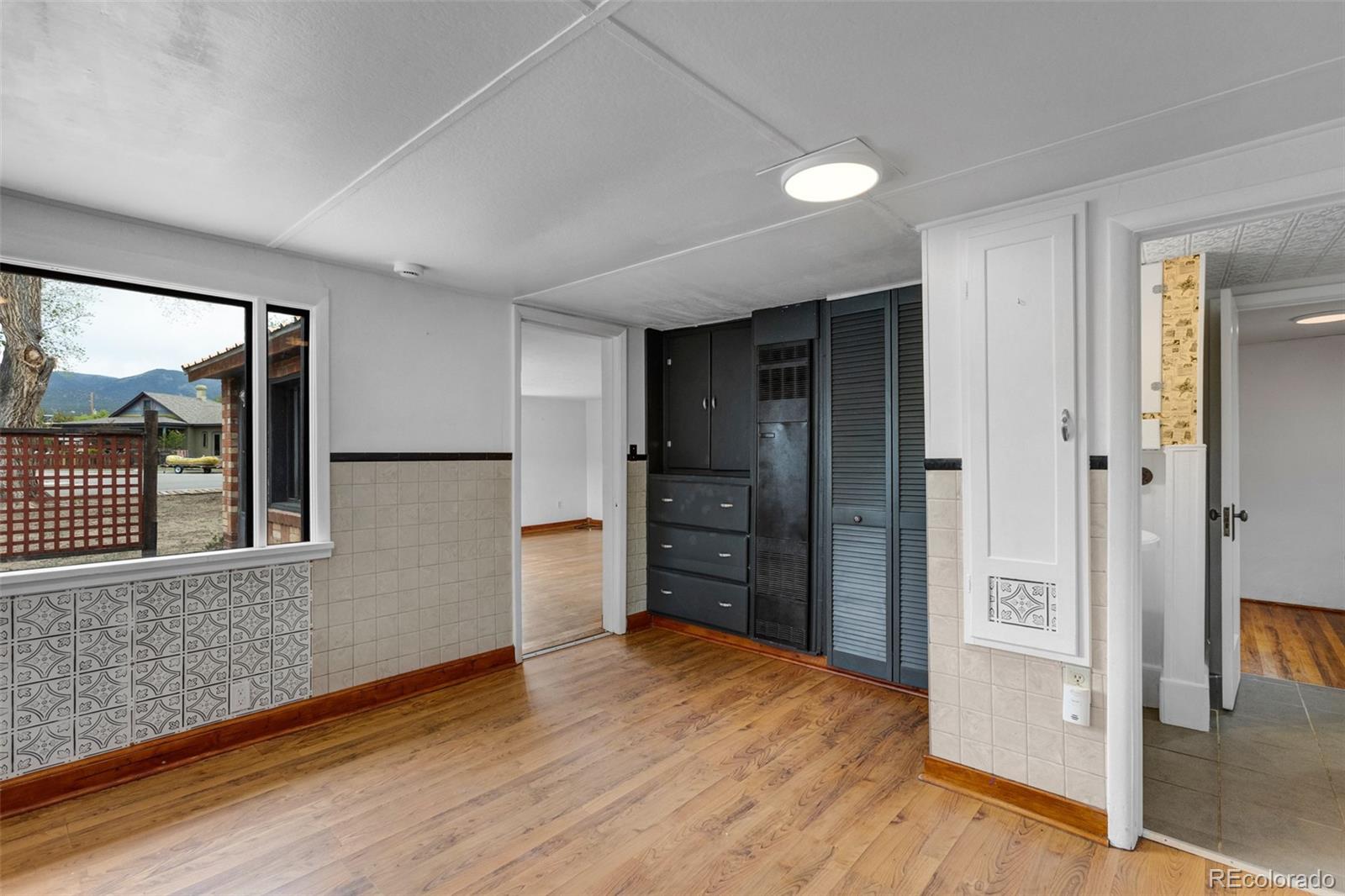 548 E 3rd Street
