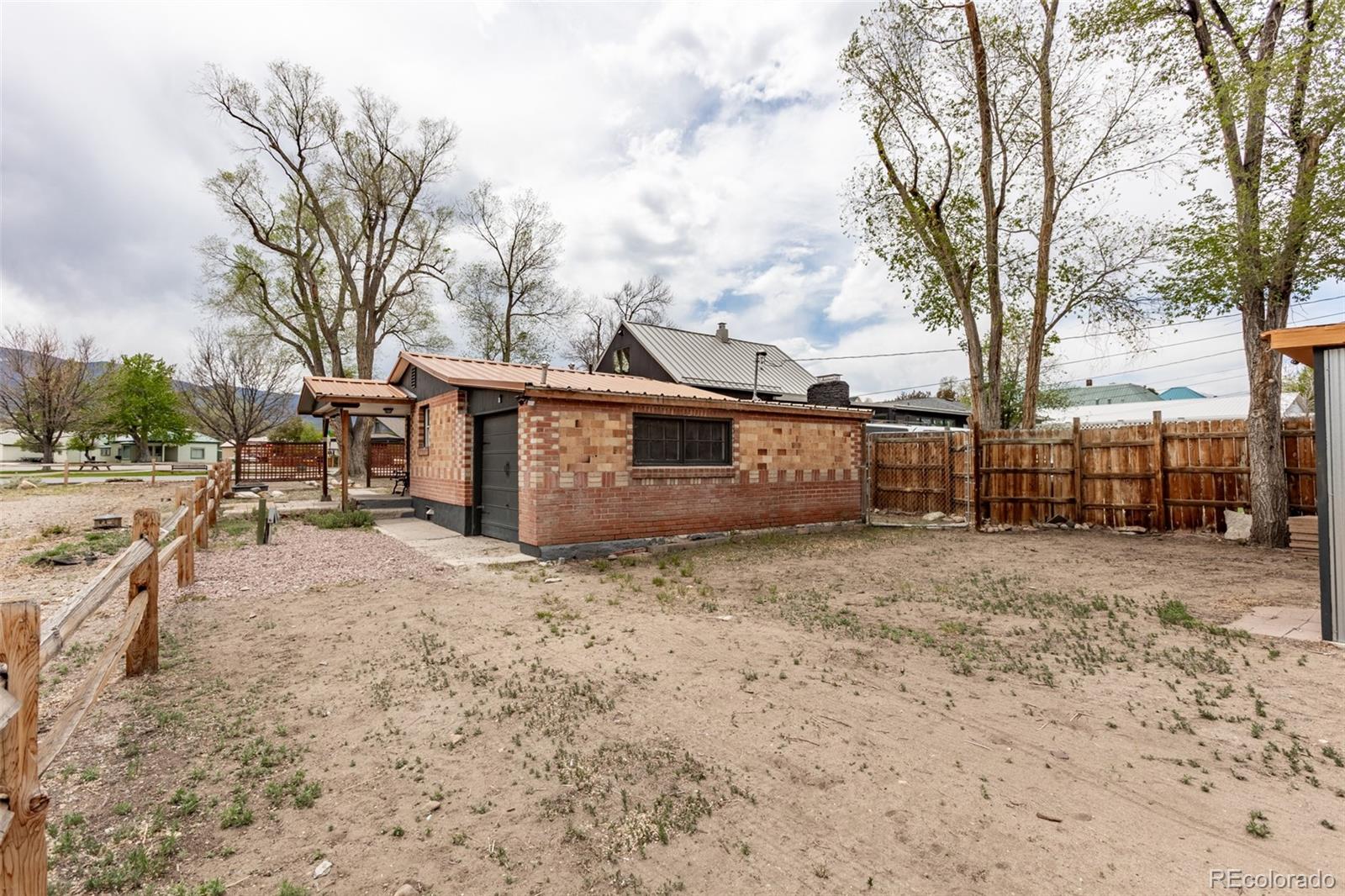 548 E 3rd Street