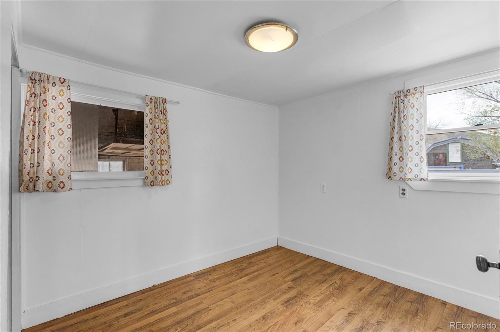 548 E 3rd Street