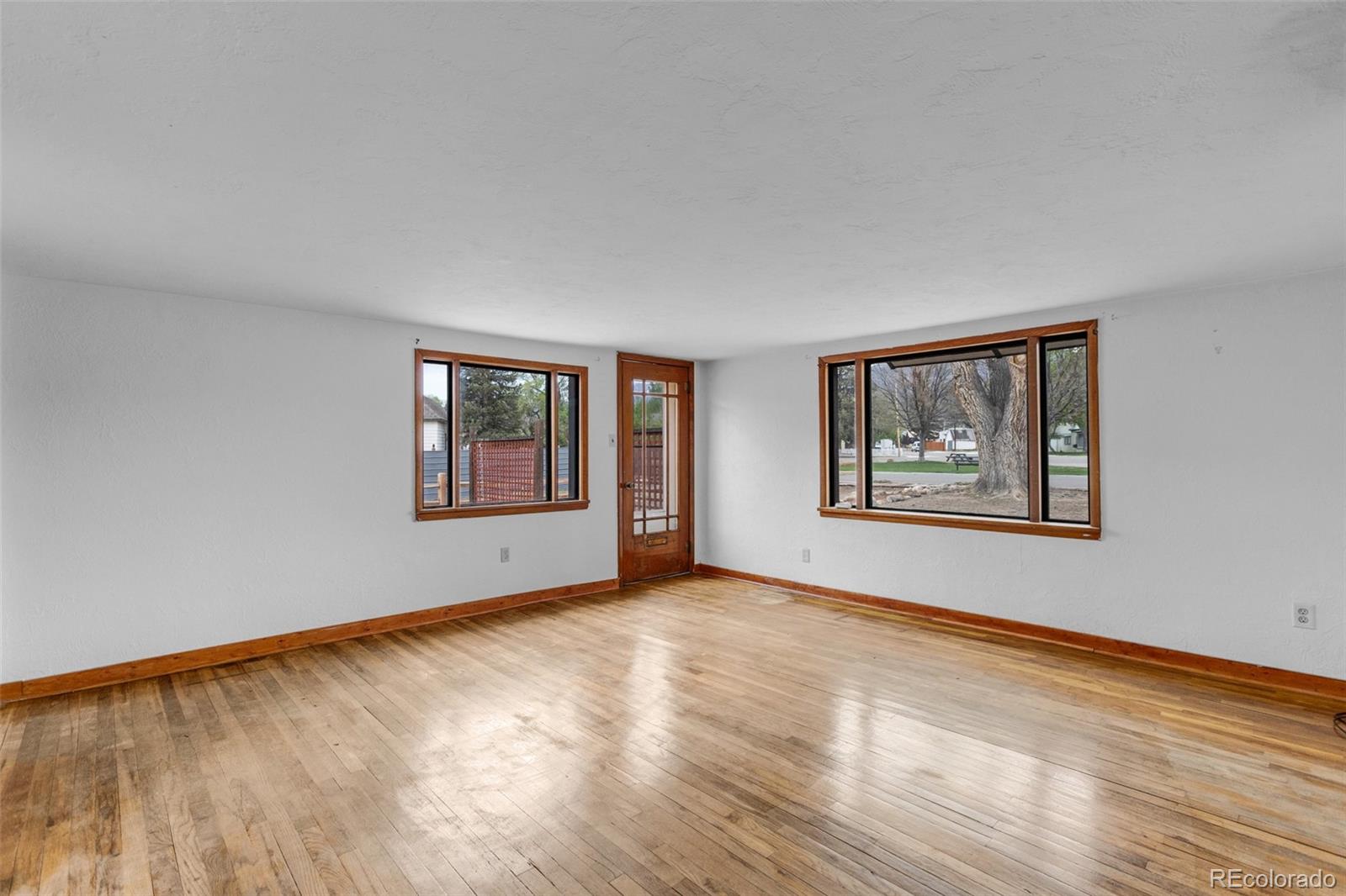 548 E 3rd Street