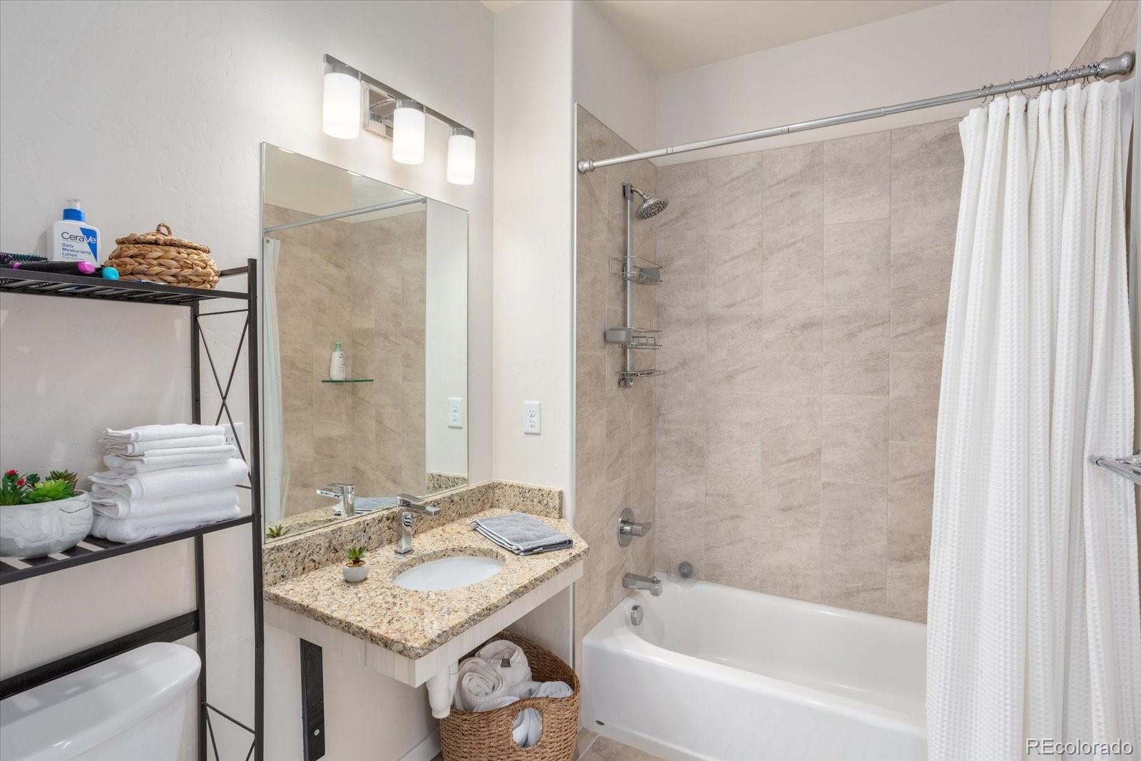 728 Oak Street Unit: O