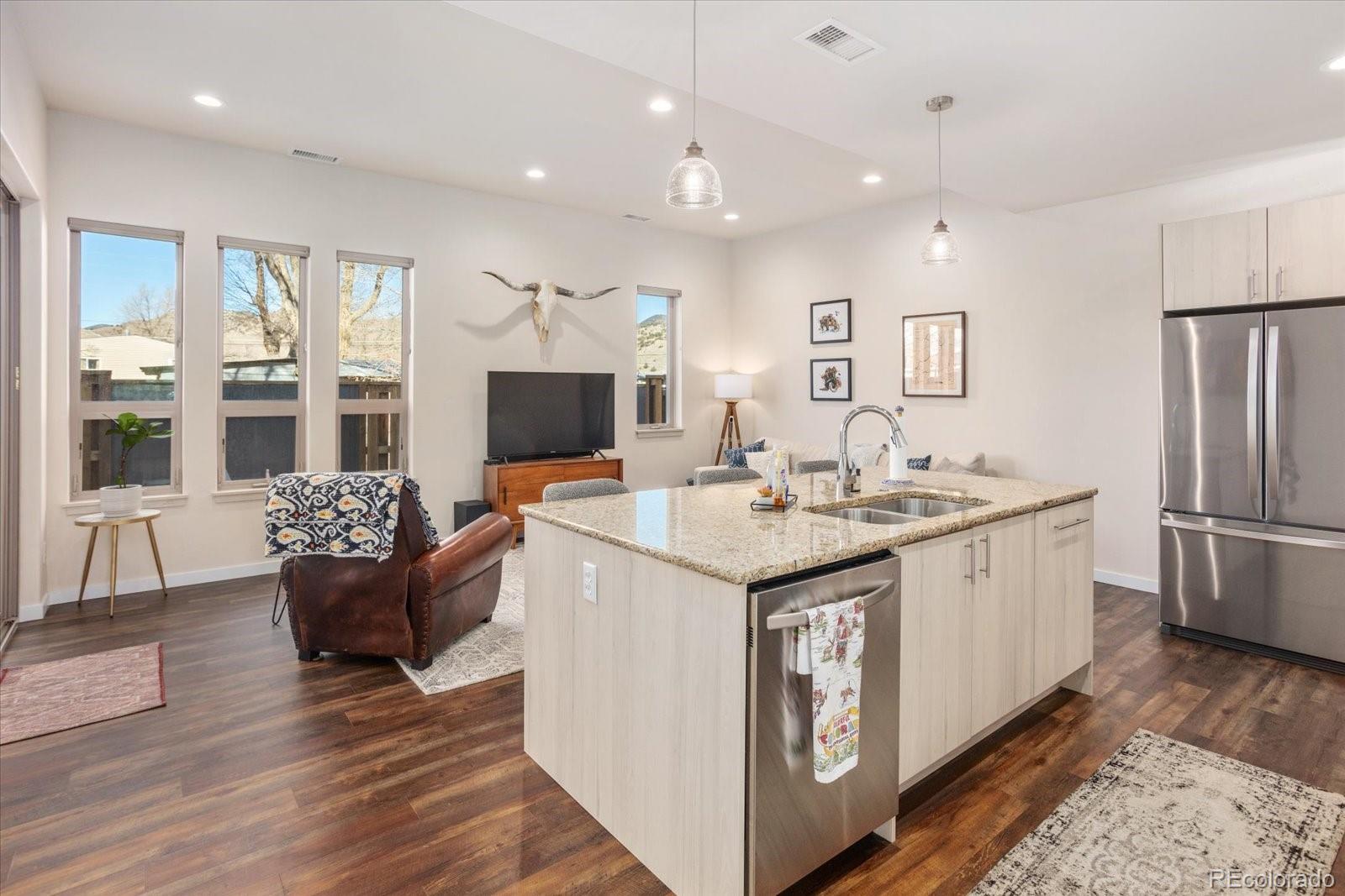 728 Oak Street Unit: O