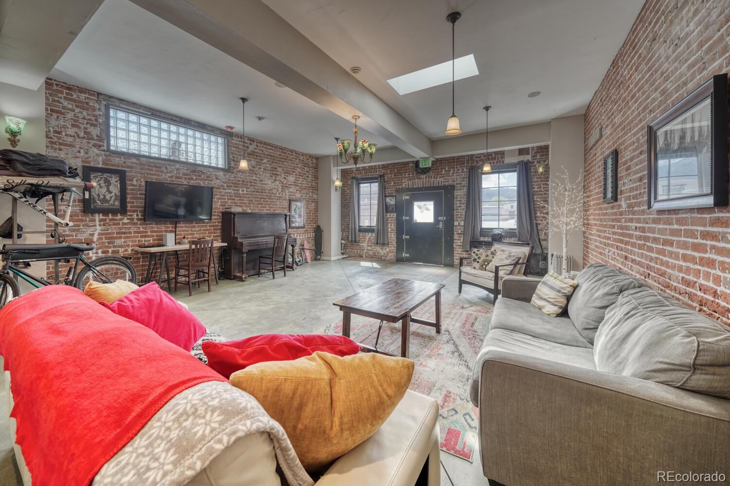 119 E 1st Street Unit: C3