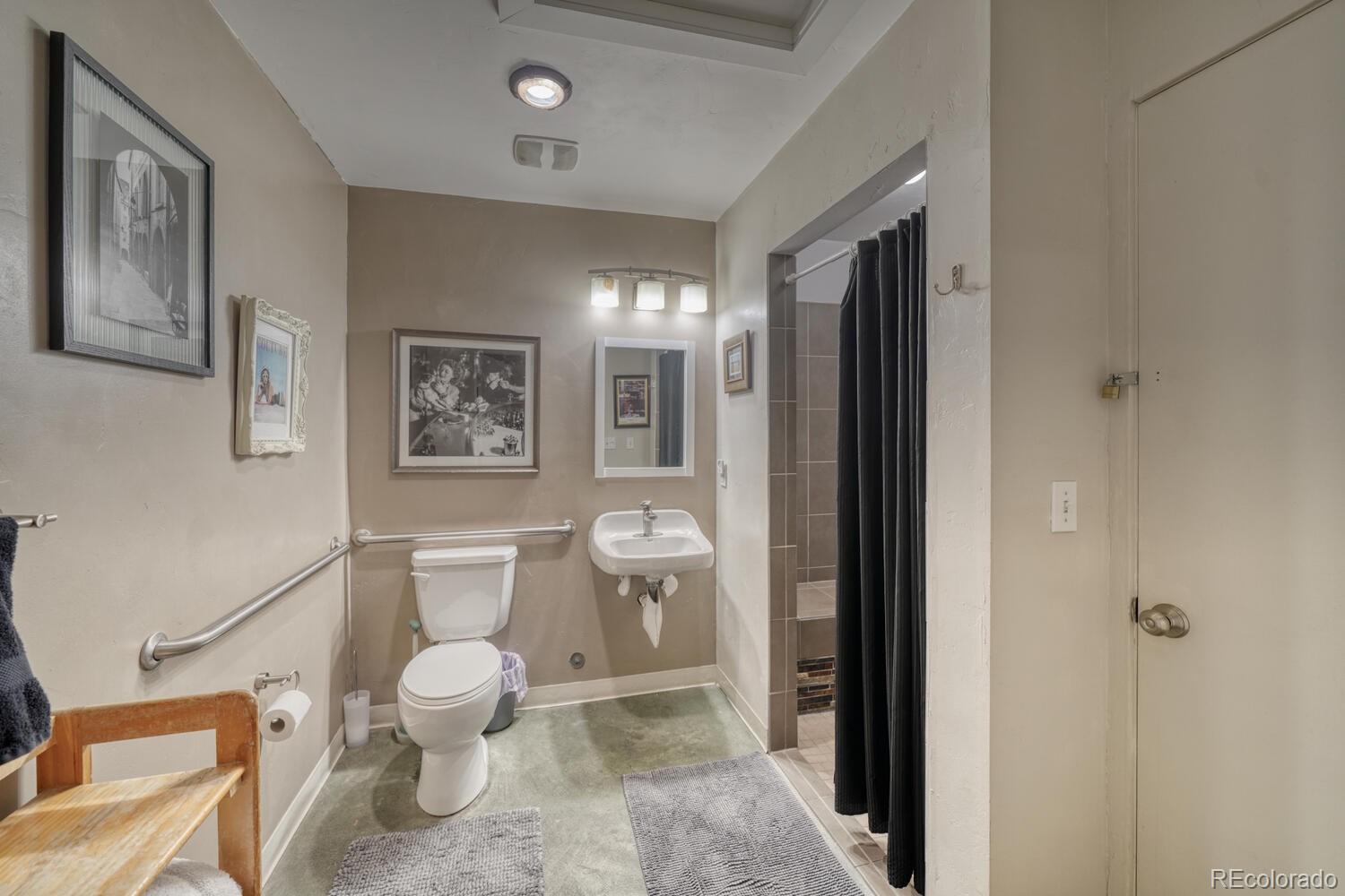 119 E 1st Street Unit: C3