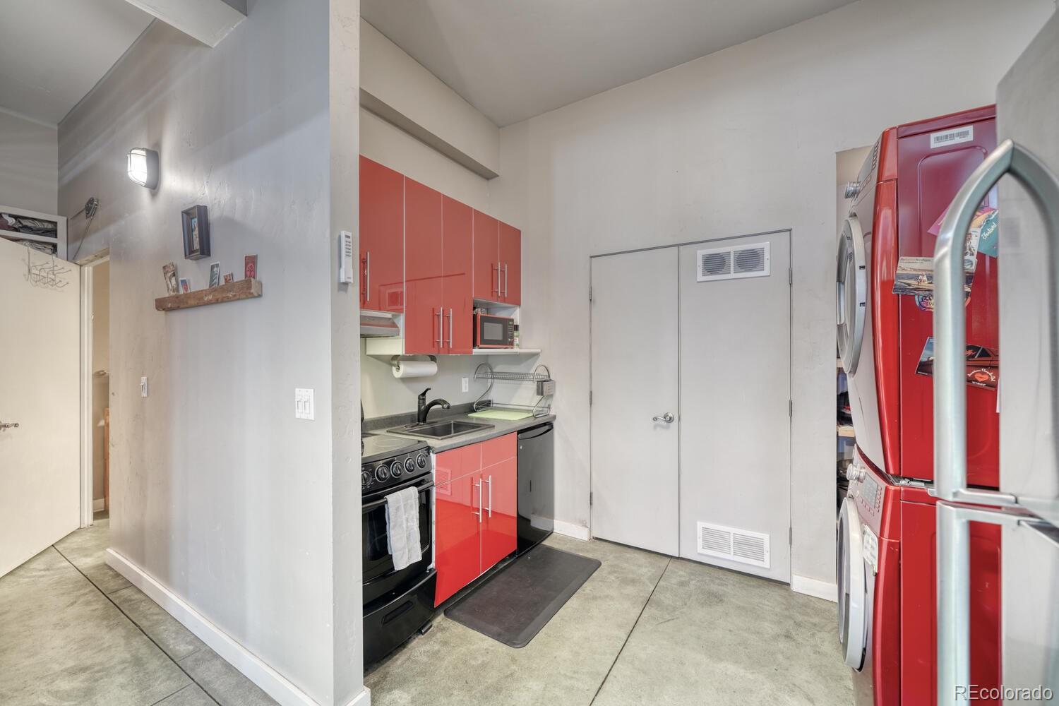 119 E 1st Street Unit: C3