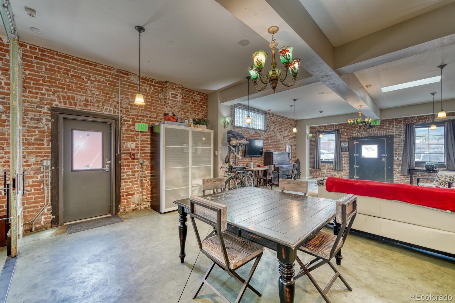 119 E 1st Street Unit: C3