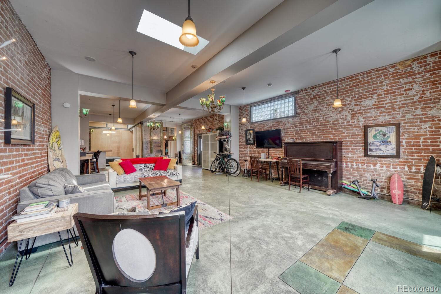 119 E 1st Street Unit: C3