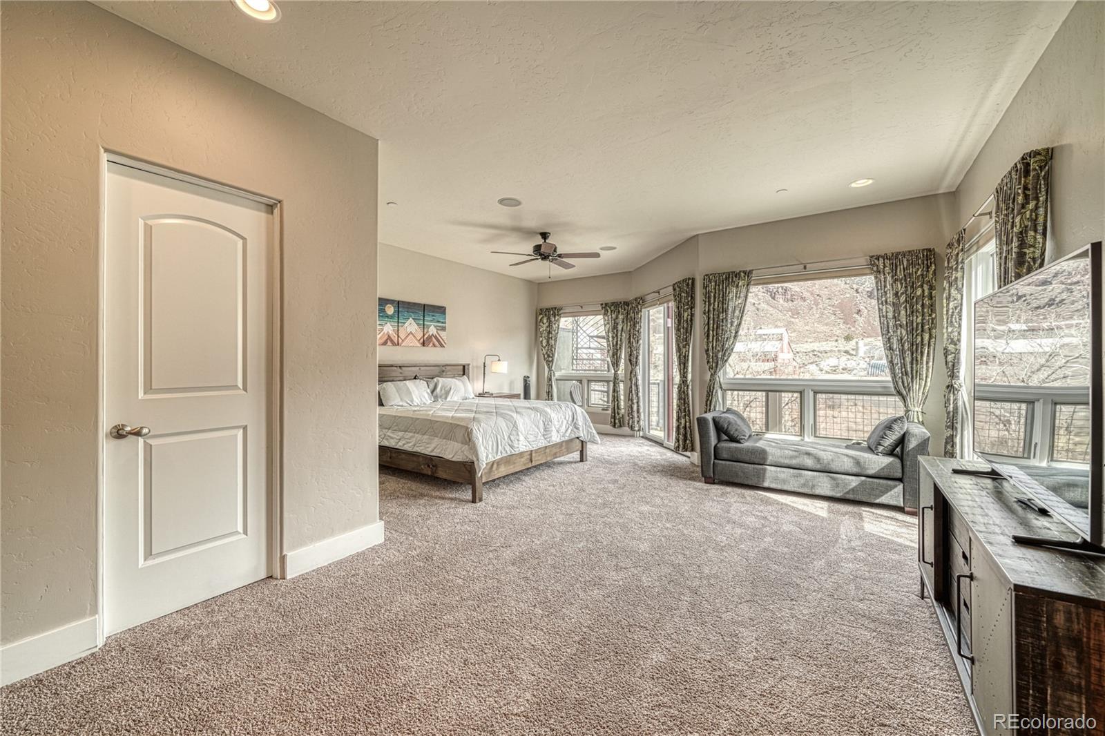 536 E First Street Unit: O
